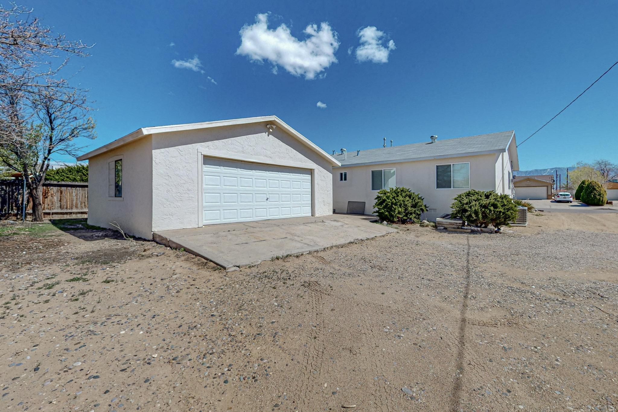 1721 32nd Street SE, Rio Rancho, New Mexico 87124, 3 Bedrooms Bedrooms, ,2 BathroomsBathrooms,Residential,For Sale,1721 32nd Street SE,1059383