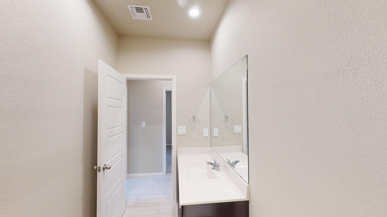 1659 Tierra Verde Loop, Los Lunas, New Mexico 87031, 3 Bedrooms Bedrooms, ,2 BathroomsBathrooms,Residential,For Sale,1659 Tierra Verde Loop,1059483