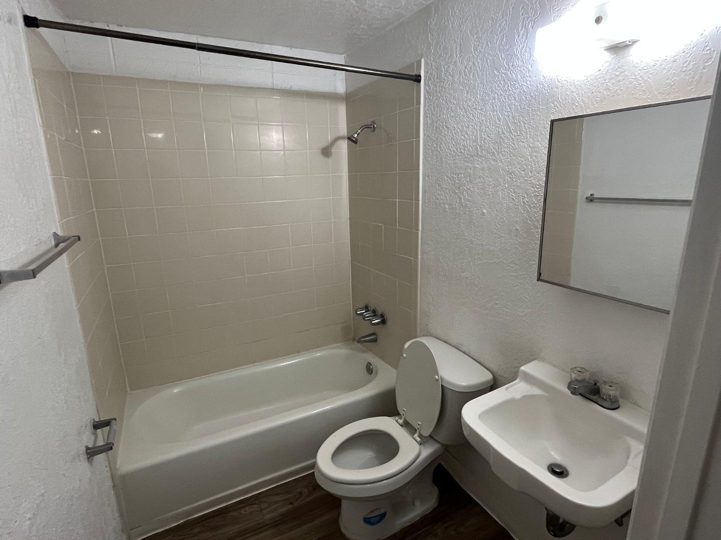 200 Maple Street 49, Albuquerque, New Mexico 87106, ,1 BathroomBathrooms,Residential Lease,For Rent,200 Maple Street 49,1059500