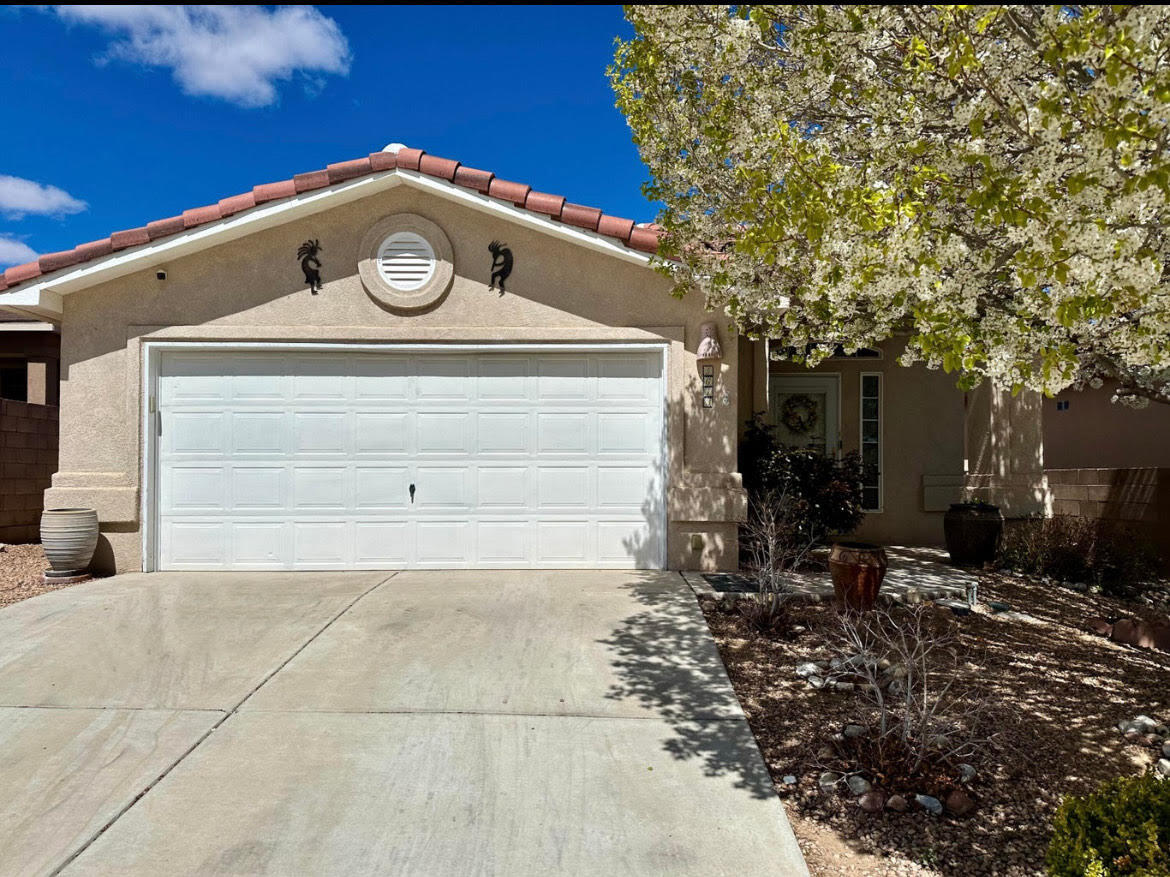 Located in a desirable Westside subdivision of Sundance Estates, the home features three large bedrooms, two full baths, open floor plan, vaulted ceilings with plant ledges, 2 living areas and Refrigerated A/C!! Close distance to Paseo Del Norte, Restaurants and Schools. Come see this gem before it's gone!