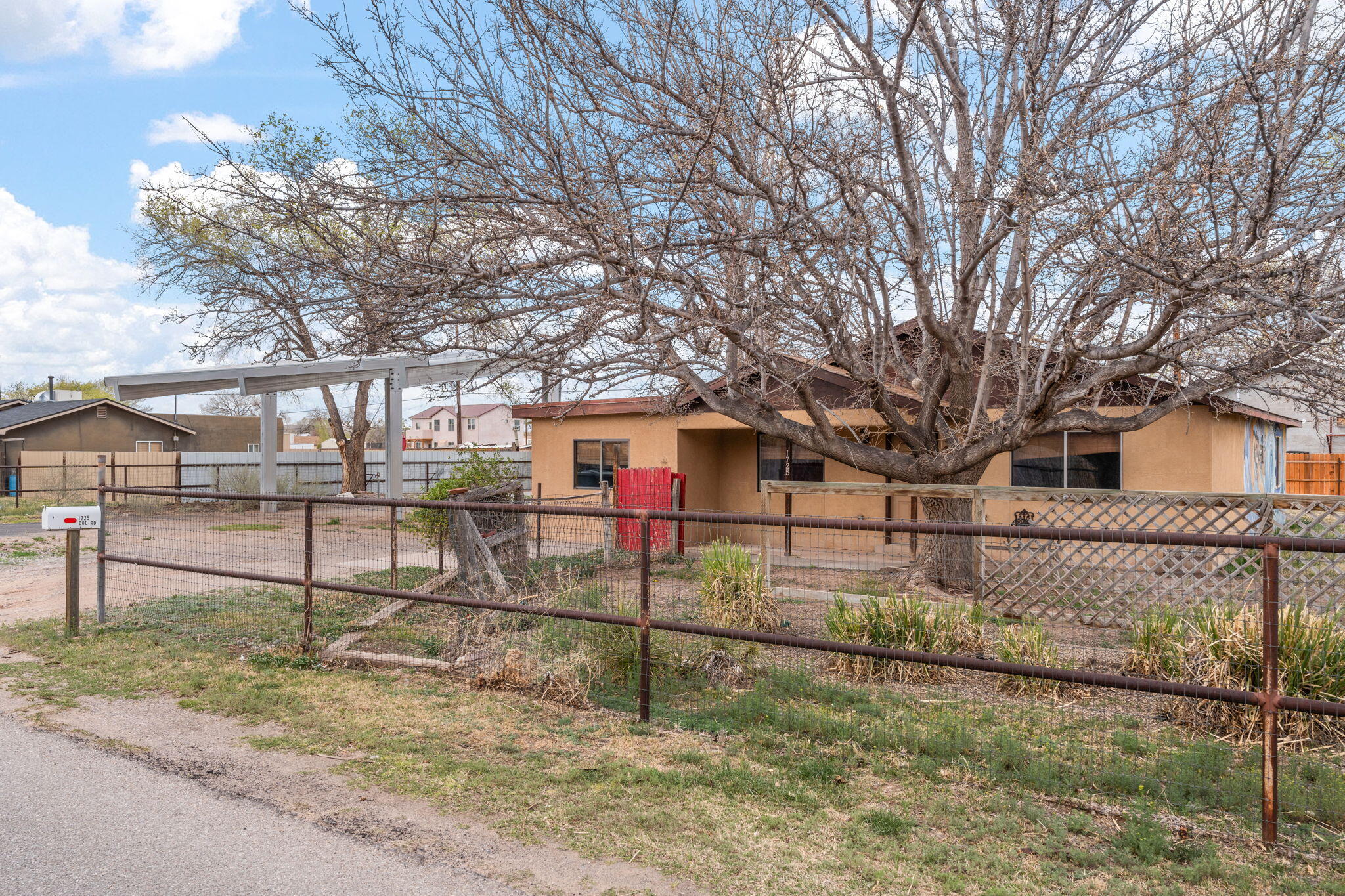 1725 Coe Road SW, Albuquerque, NM 