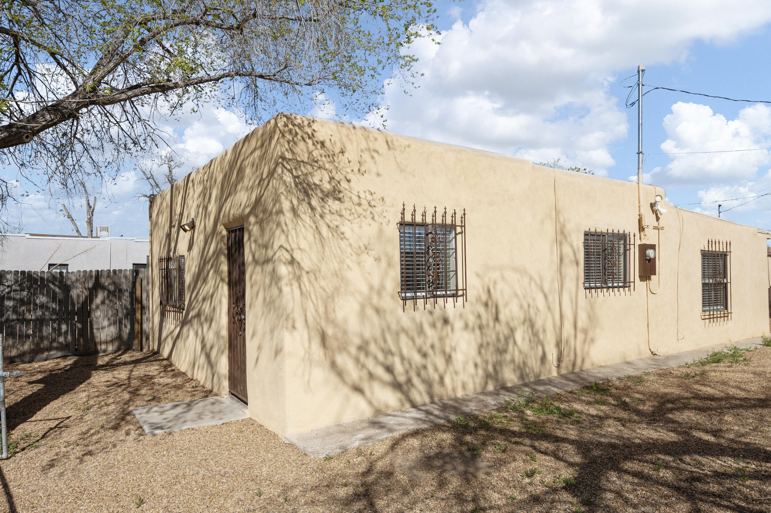 231 Southern Avenue SE, Albuquerque, New Mexico 87102, 2 Bedrooms Bedrooms, ,1 BathroomBathrooms,Residential,For Sale,231 Southern Avenue SE,1059517
