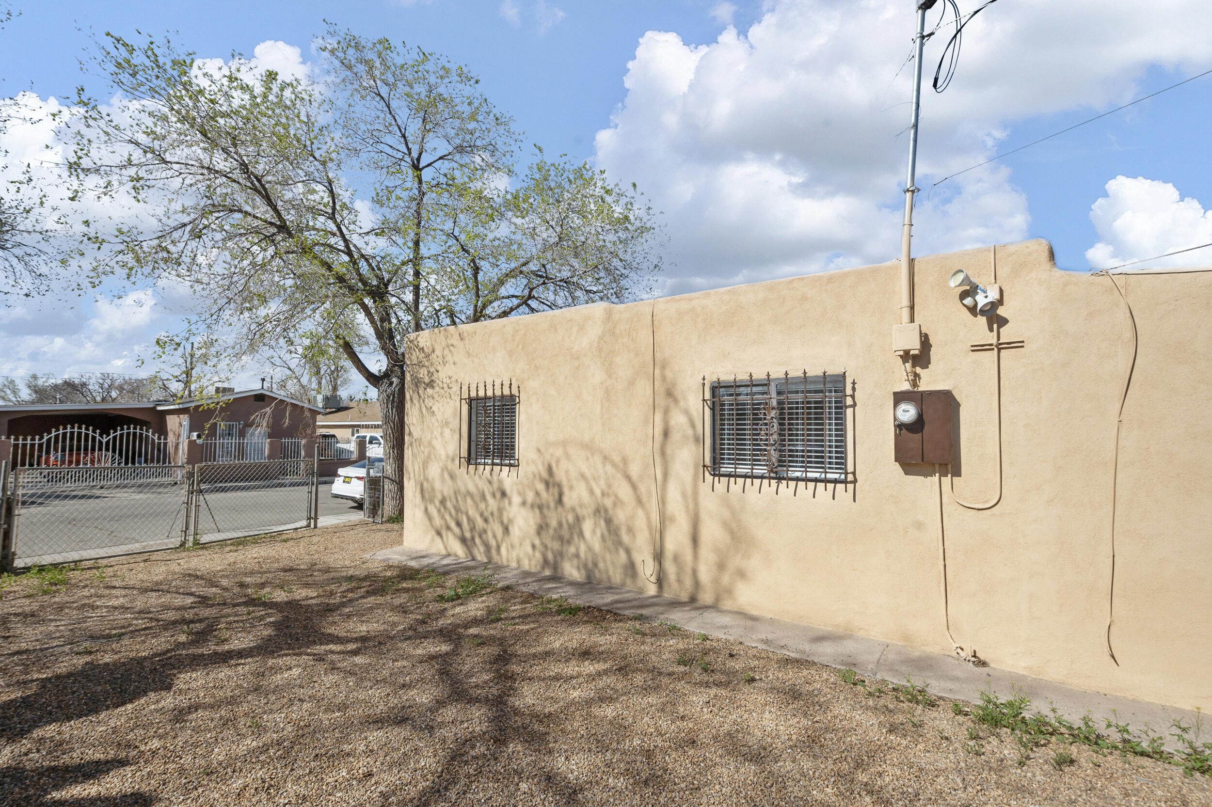 231 Southern Avenue SE, Albuquerque, New Mexico 87102, 2 Bedrooms Bedrooms, ,1 BathroomBathrooms,Residential,For Sale,231 Southern Avenue SE,1059517