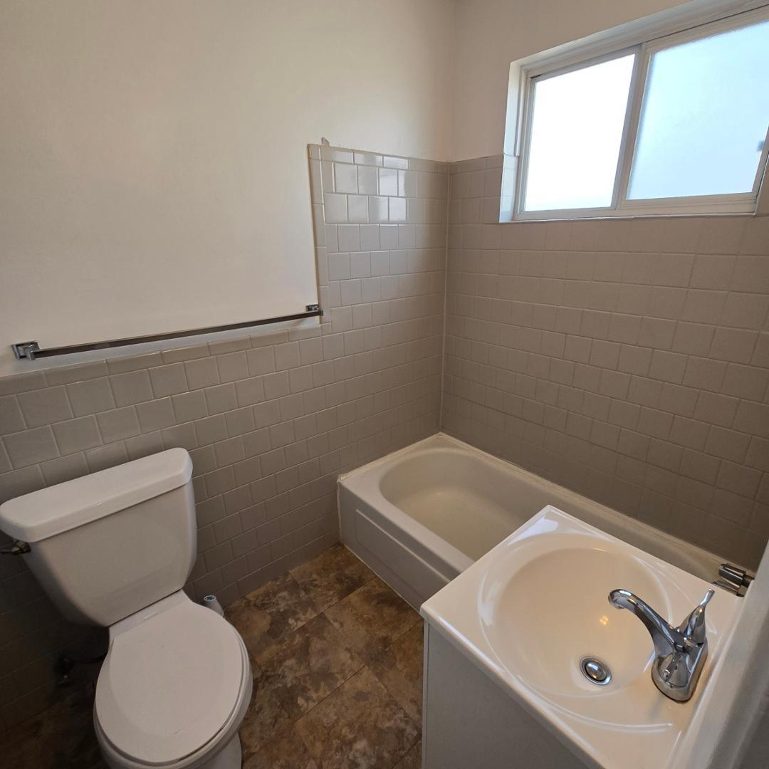 358 Pueblo Solano Road NW 6, Los Ranchos, New Mexico 87107, 1 Bedroom Bedrooms, ,1 BathroomBathrooms,Residential Lease,For Rent,358 Pueblo Solano Road NW 6,1059562