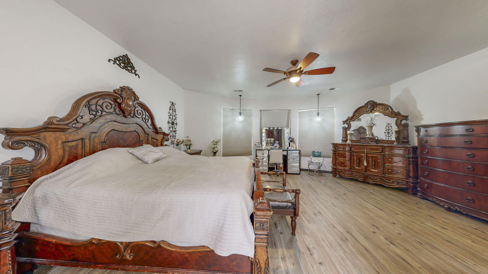 401 8th Street NE, Rio Rancho, New Mexico 87124, 3 Bedrooms Bedrooms, ,4 BathroomsBathrooms,Residential,For Sale,401 8th Street NE,1059594
