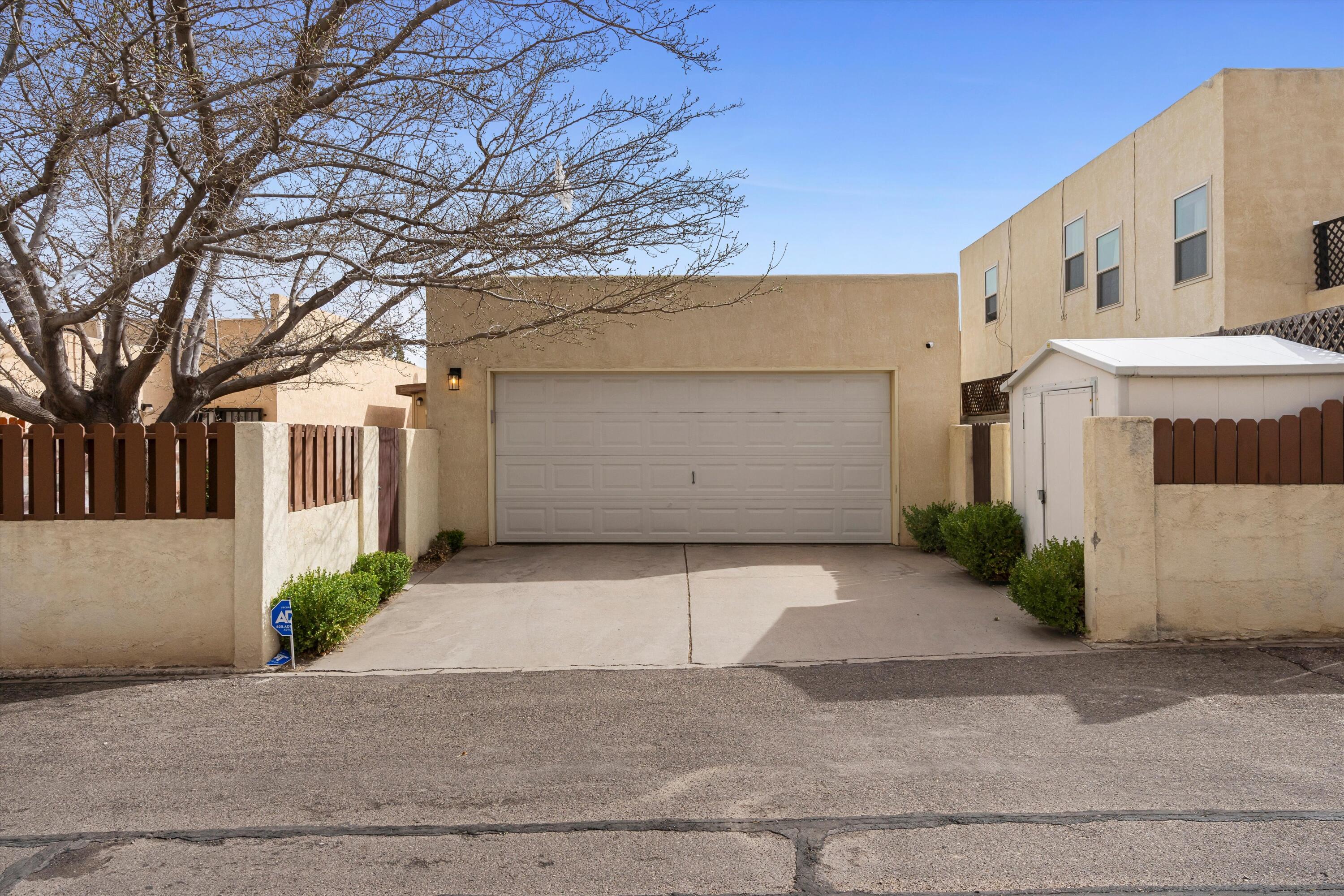 7825 Pinewood Drive NW, Albuquerque, NM 