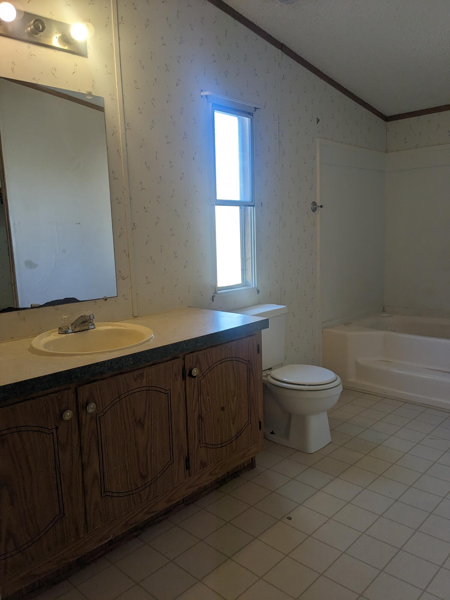 500 Ash Street, Truth or Consequences, New Mexico 87901, 3 Bedrooms Bedrooms, ,2 BathroomsBathrooms,Residential,For Sale,500 Ash Street,1059698