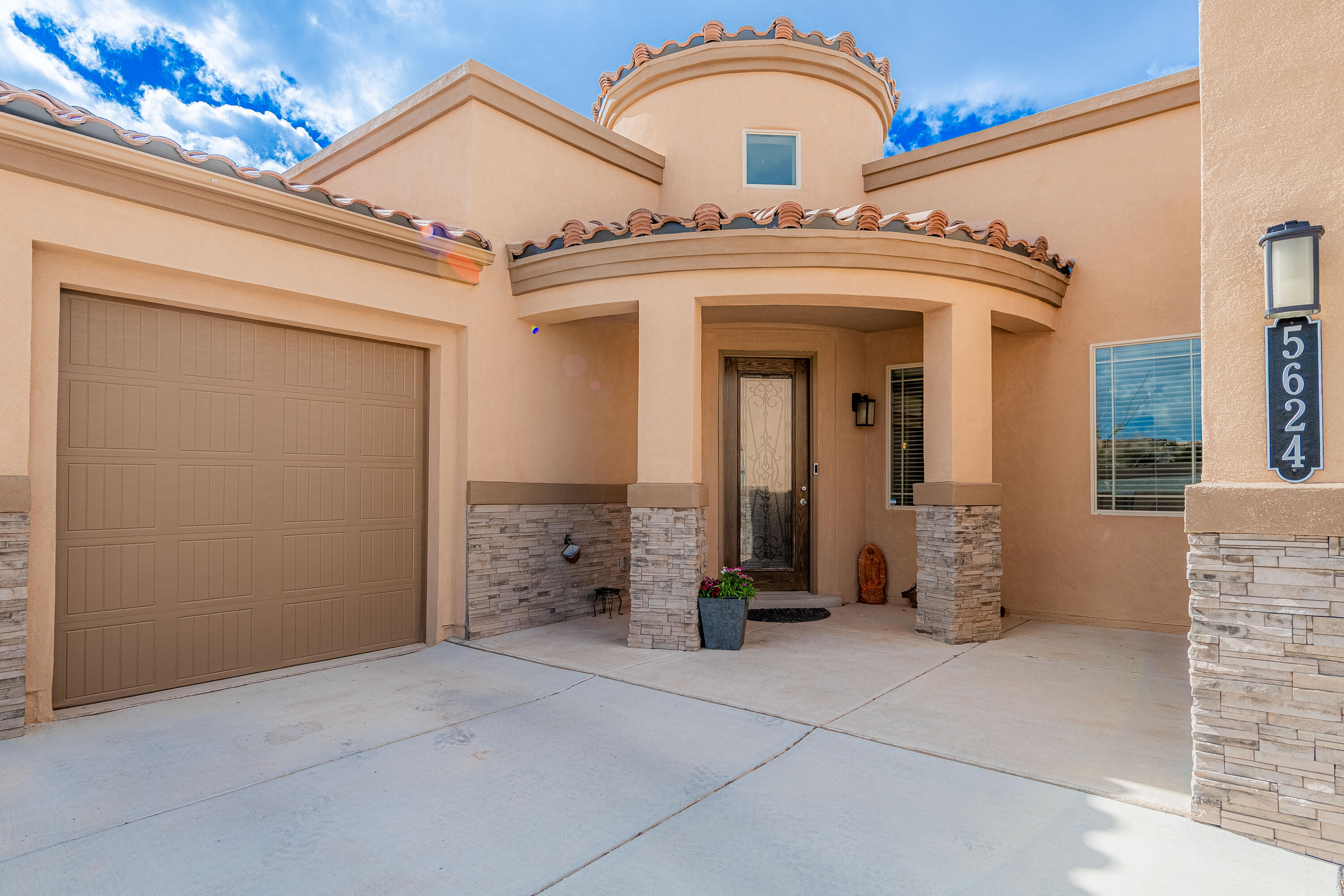 5624 Pikes Peak Loop NE, Rio Rancho, New Mexico 87144, 4 Bedrooms Bedrooms, ,3 BathroomsBathrooms,Residential,For Sale,5624 Pikes Peak Loop NE,1059705