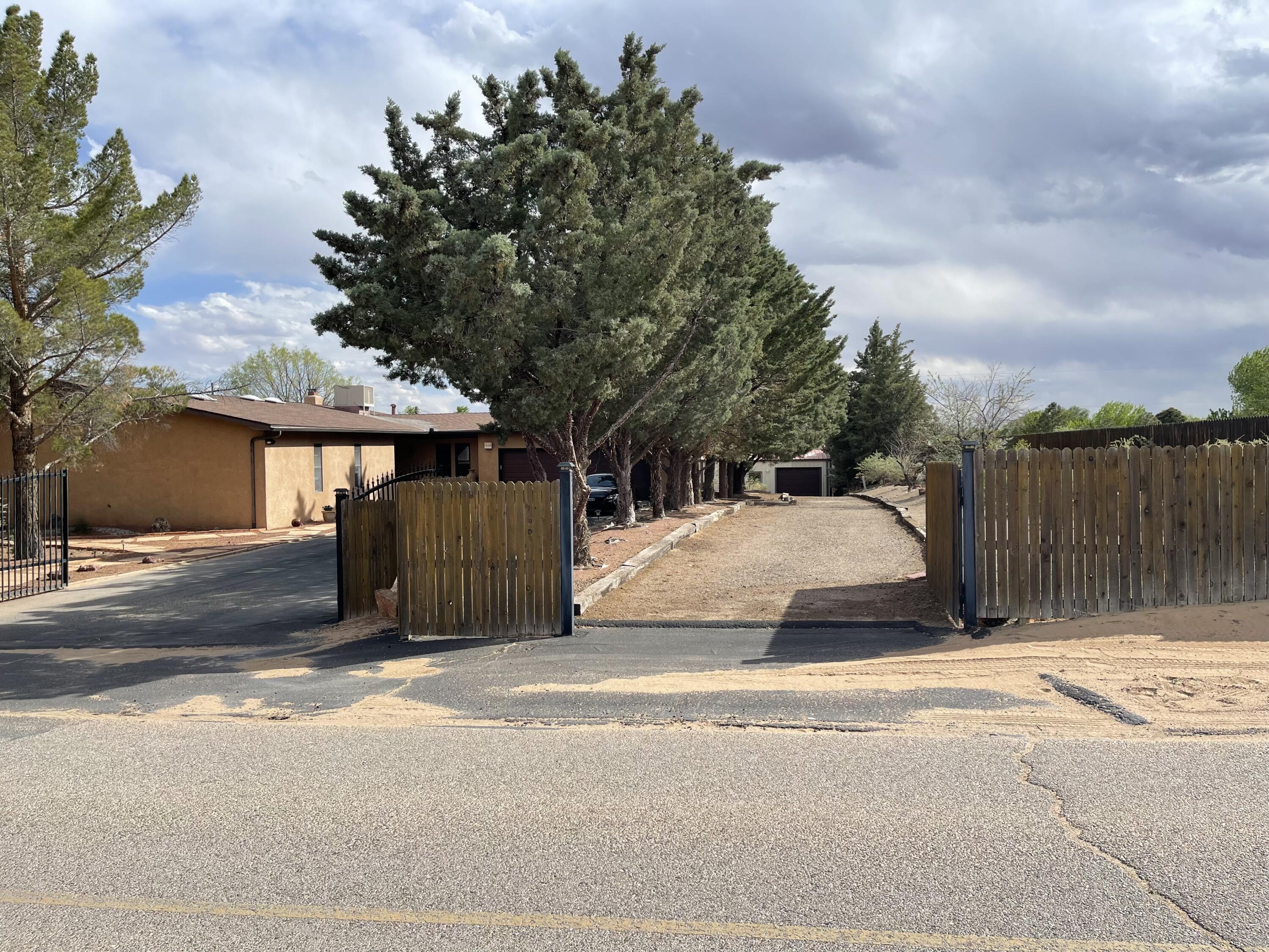 619 Camino Hermosa, Corrales, New Mexico 87048, 3 Bedrooms Bedrooms, ,3 BathroomsBathrooms,Residential,For Sale,619 Camino Hermosa,1059738