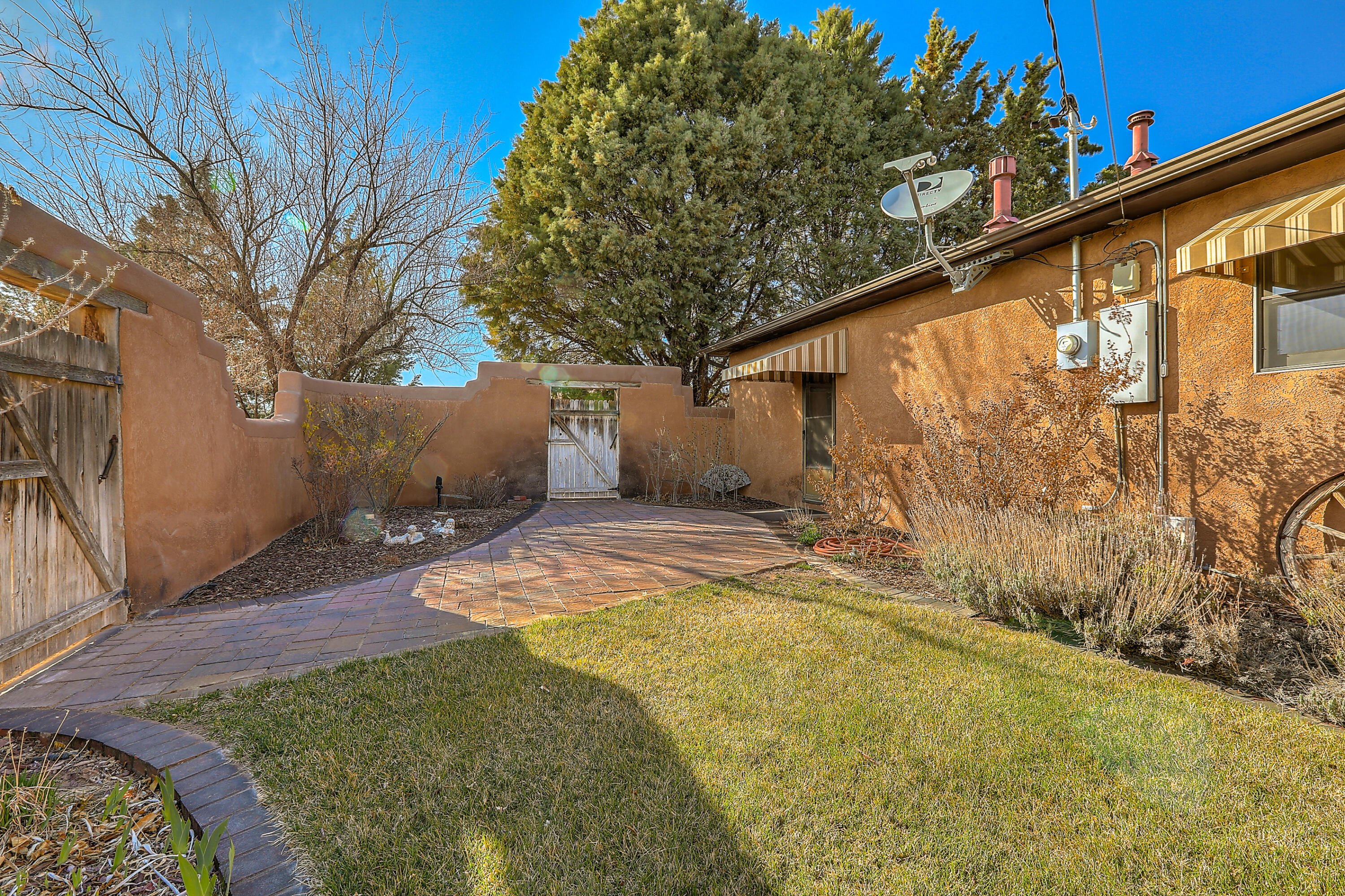 619 Camino Hermosa, Corrales, New Mexico 87048, 3 Bedrooms Bedrooms, ,3 BathroomsBathrooms,Residential,For Sale,619 Camino Hermosa,1059738