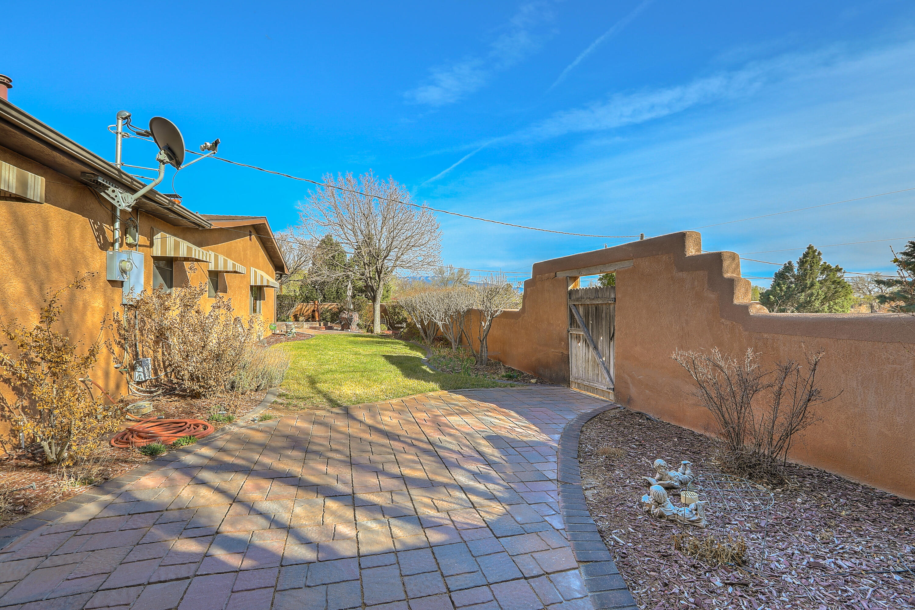 619 Camino Hermosa, Corrales, New Mexico 87048, 3 Bedrooms Bedrooms, ,3 BathroomsBathrooms,Residential,For Sale,619 Camino Hermosa,1059738