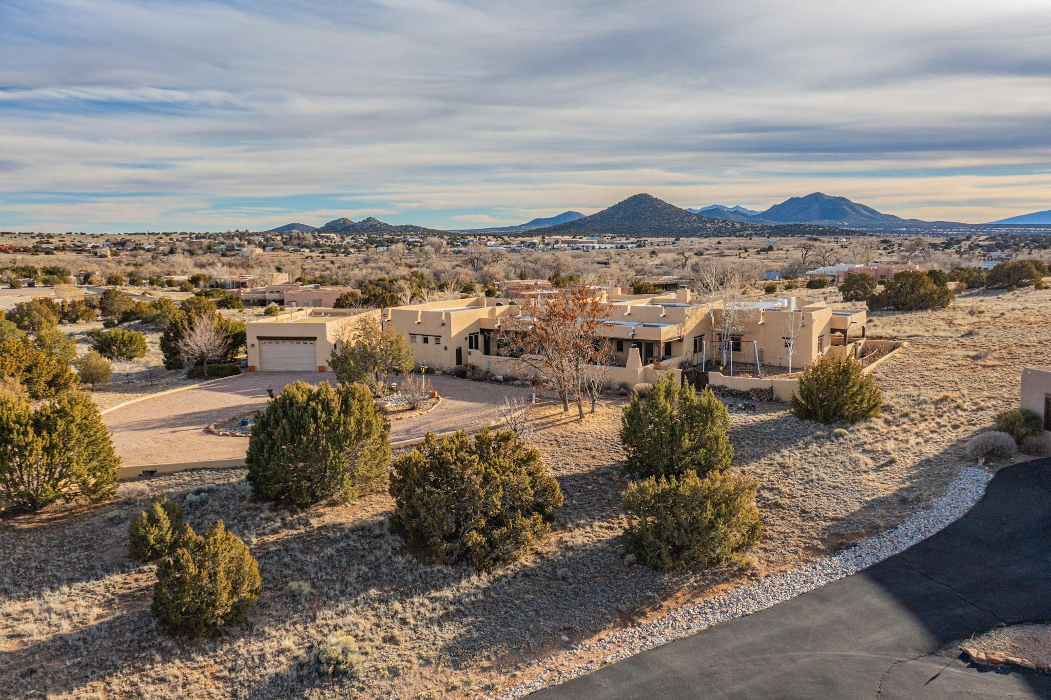 34 Calle Capulin, Santa Fe, New Mexico 87507, 3 Bedrooms Bedrooms, ,4 BathroomsBathrooms,Residential,For Sale,34 Calle Capulin,1059847