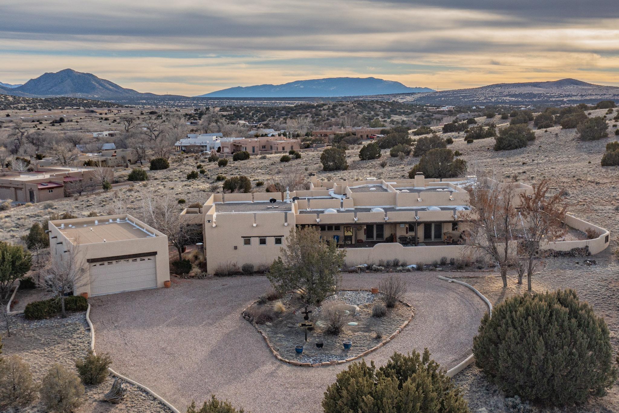 34 Calle Capulin, Santa Fe, New Mexico 87507, 3 Bedrooms Bedrooms, ,4 BathroomsBathrooms,Residential,For Sale,34 Calle Capulin,1059847