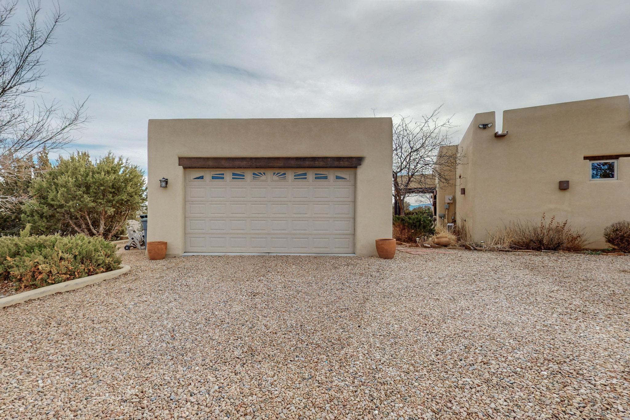 34 Calle Capulin, Santa Fe, New Mexico 87507, 3 Bedrooms Bedrooms, ,4 BathroomsBathrooms,Residential,For Sale,34 Calle Capulin,1059847