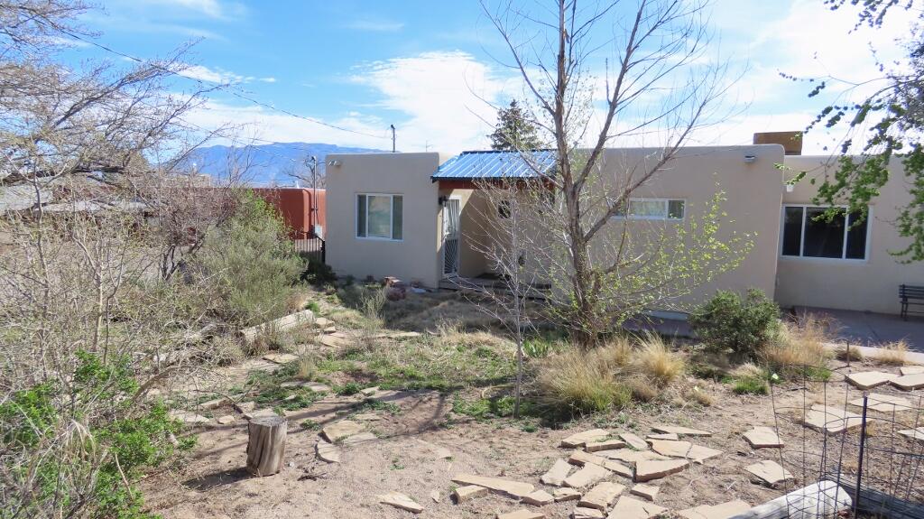 1411 Quincy Street NE, Albuquerque, New Mexico 87110, 3 Bedrooms Bedrooms, ,2 BathroomsBathrooms,Residential,For Sale,1411 Quincy Street NE,1060011