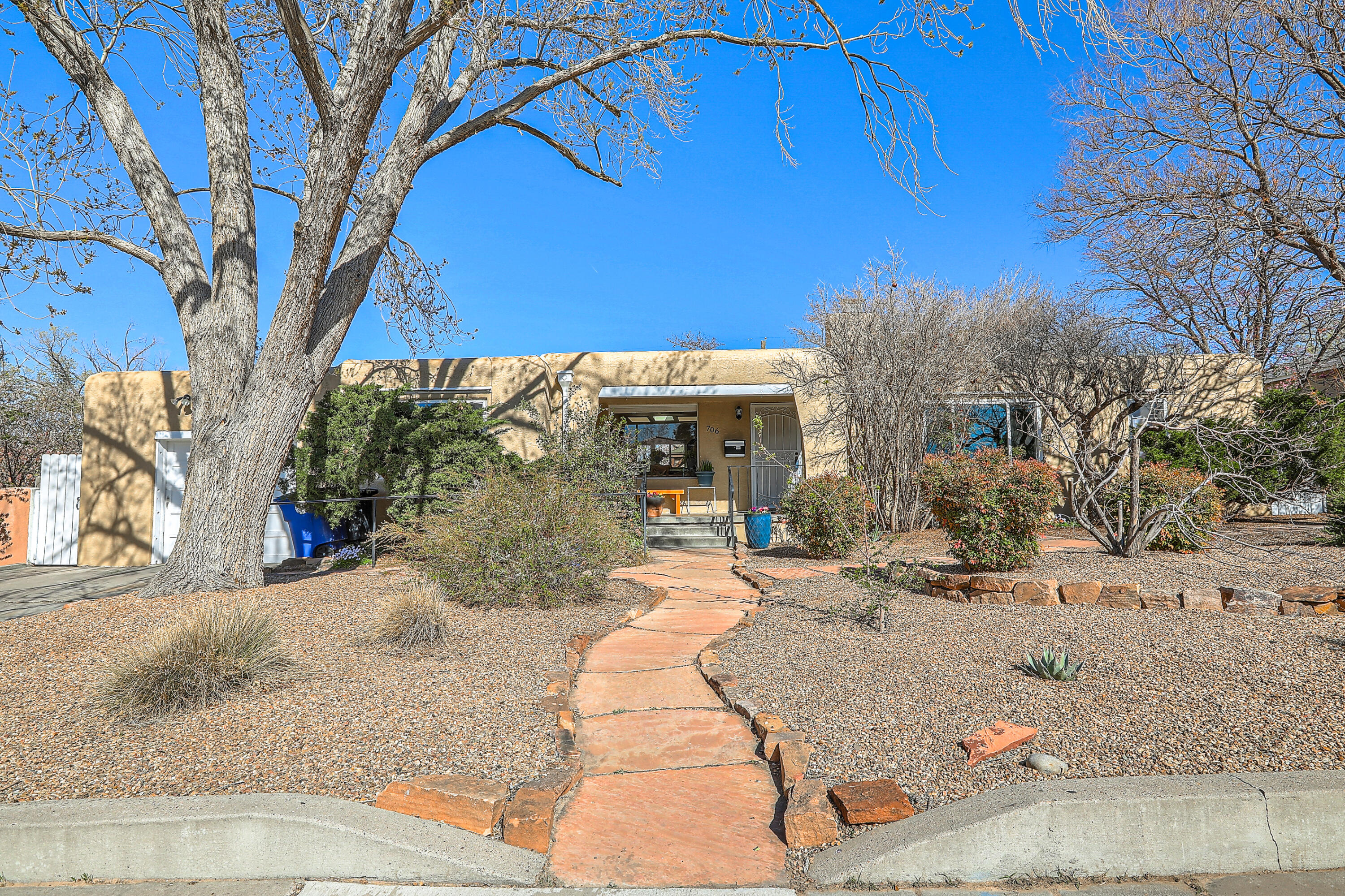 706 Amherst Drive SE, Albuquerque, NM 