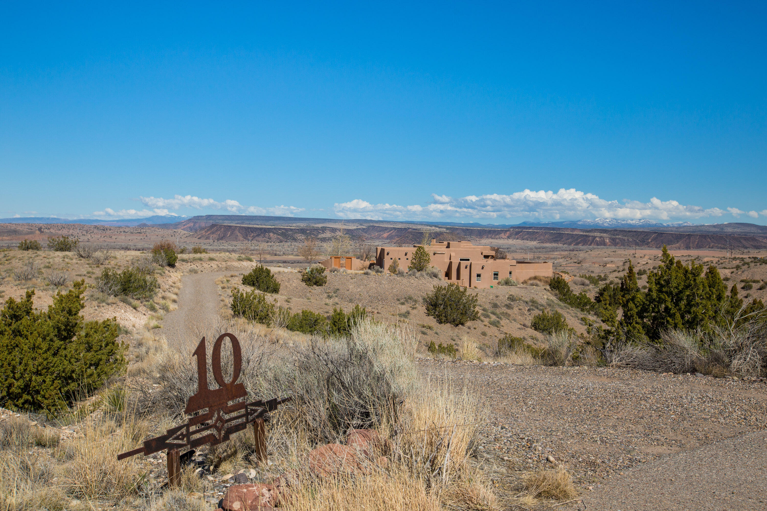 Photo of 10 Third Mesa Court, Placitas, NM 87043