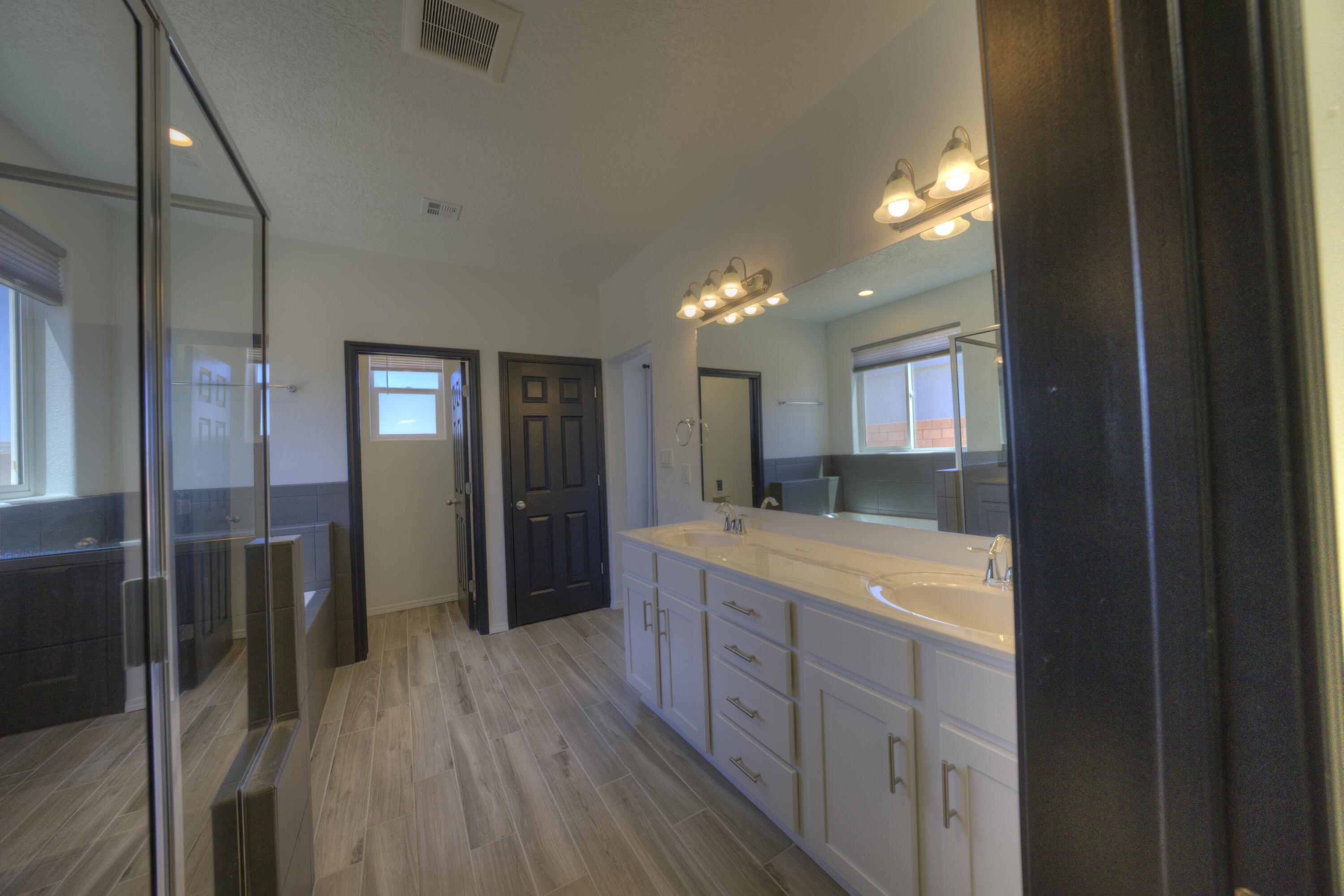 1813 22nd Avenue SE, Rio Rancho, New Mexico 87124, 3 Bedrooms Bedrooms, ,4 BathroomsBathrooms,Residential,For Sale,1813 22nd Avenue SE,1060651