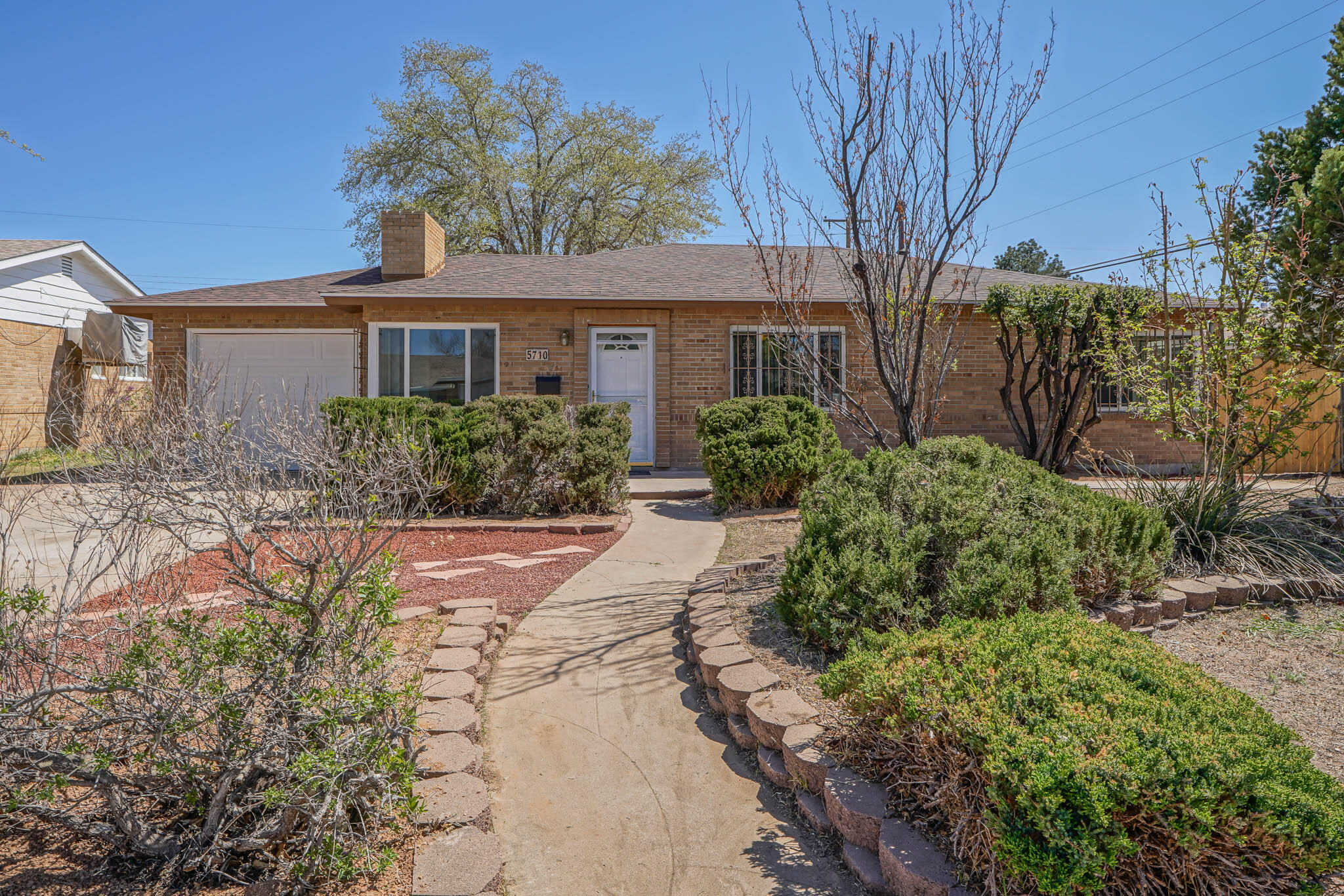 5710 Princess Jeanne Avenue NE, Albuquerque, NM 