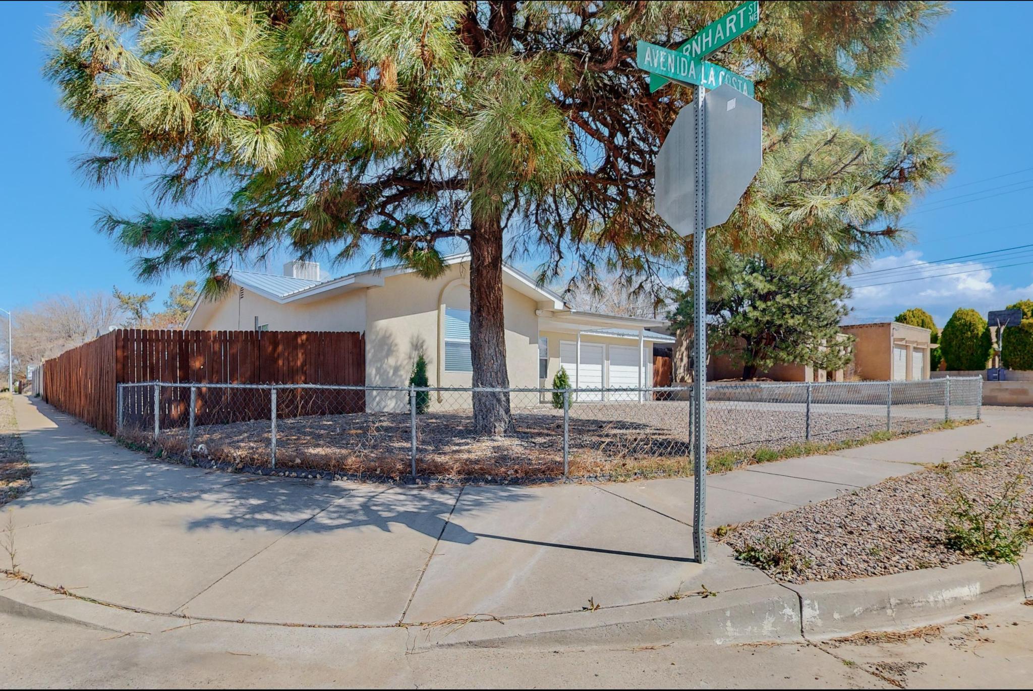 6201 Avenida La Costa NE, Albuquerque, NM 