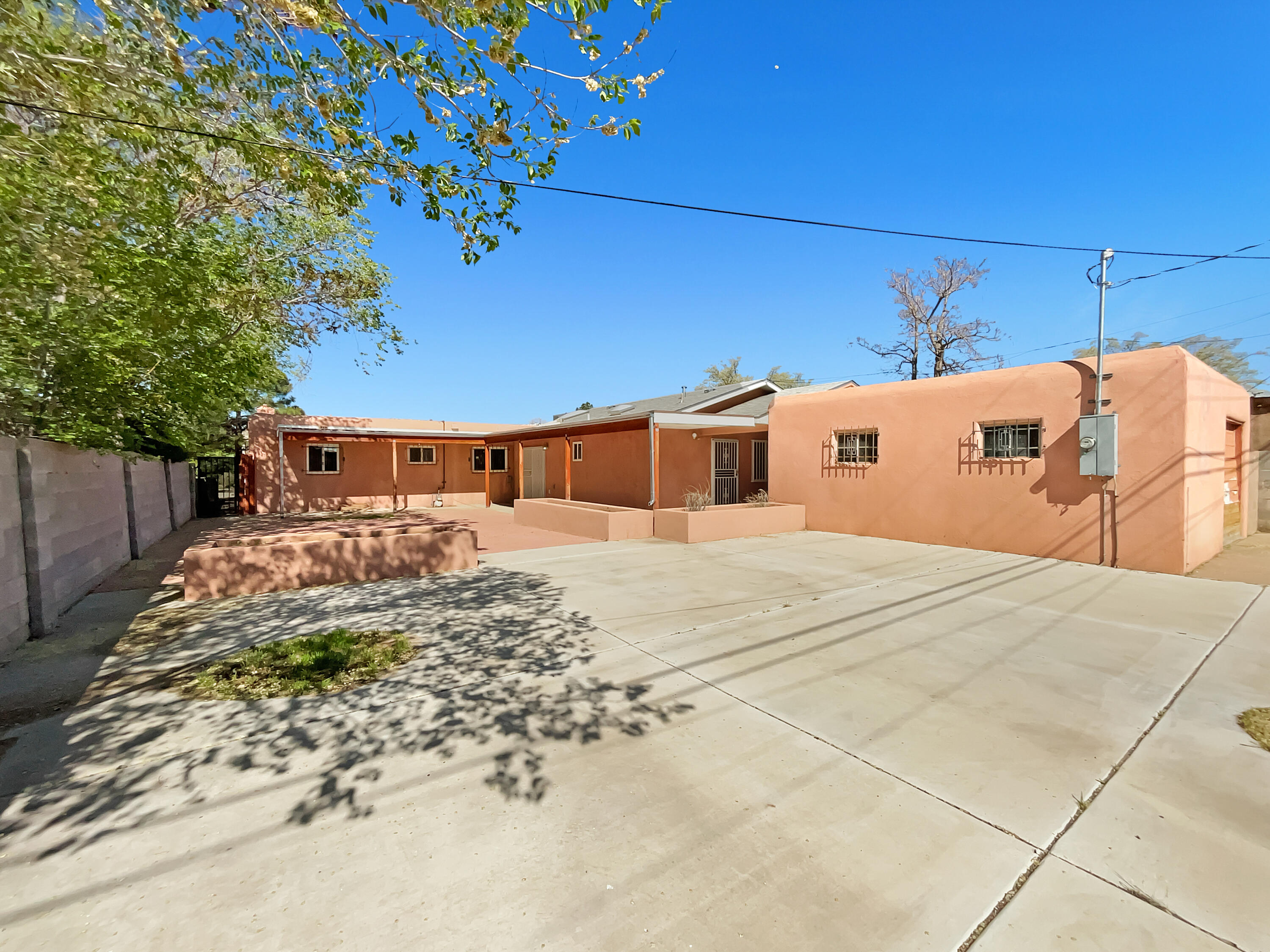 408 Manzano Street NE, Albuquerque, New Mexico 87108, 3 Bedrooms Bedrooms, ,3 BathroomsBathrooms,Residential,For Sale,408 Manzano Street NE,1060799