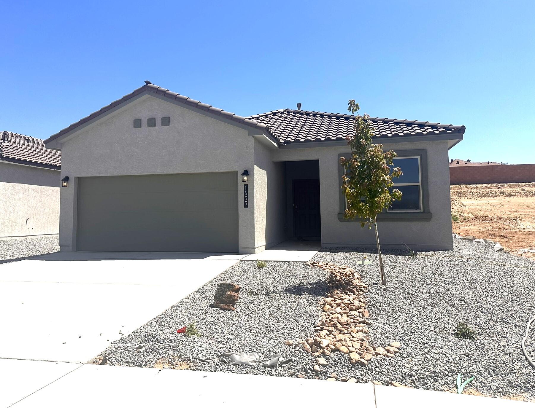 1633 Alto Colores Loop NW, Los Lunas, NM 