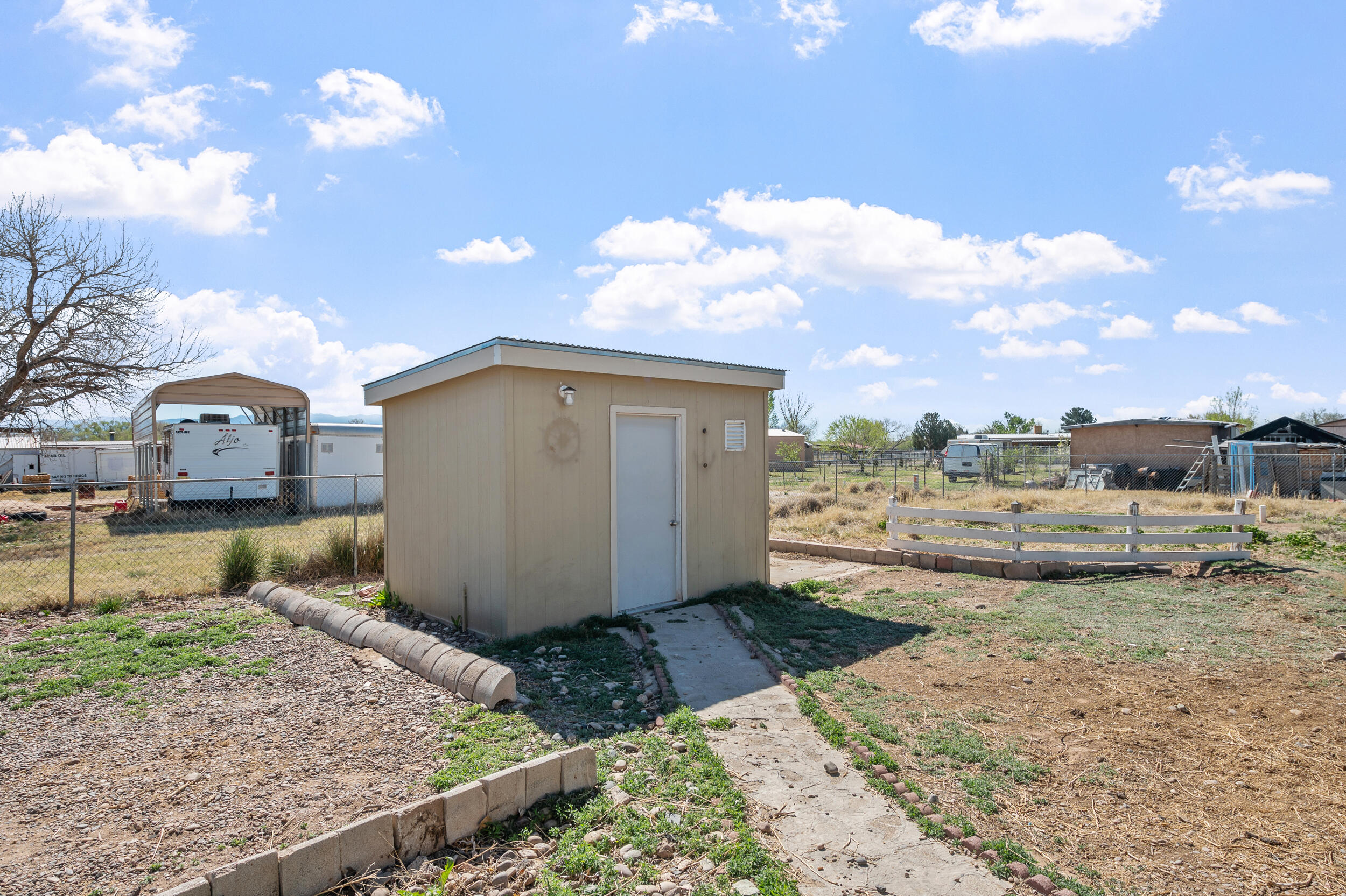 14 Yerba Road, Los Lunas, New Mexico 87031, 2 Bedrooms Bedrooms, ,1 BathroomBathrooms,Residential,For Sale,14 Yerba Road,1060967