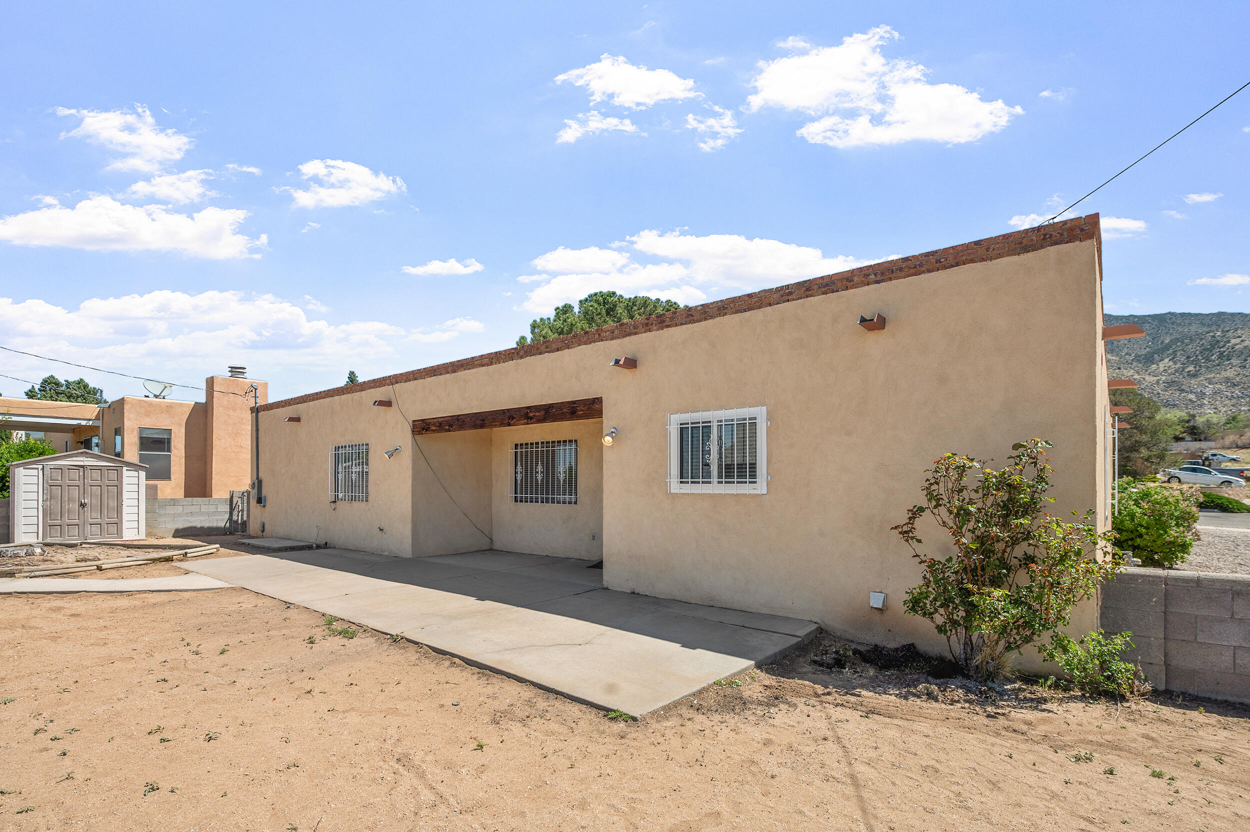 2701 Eastridge Drive NE, Albuquerque, New Mexico 87112, 4 Bedrooms Bedrooms, ,2 BathroomsBathrooms,Residential,For Sale,2701 Eastridge Drive NE,1060999