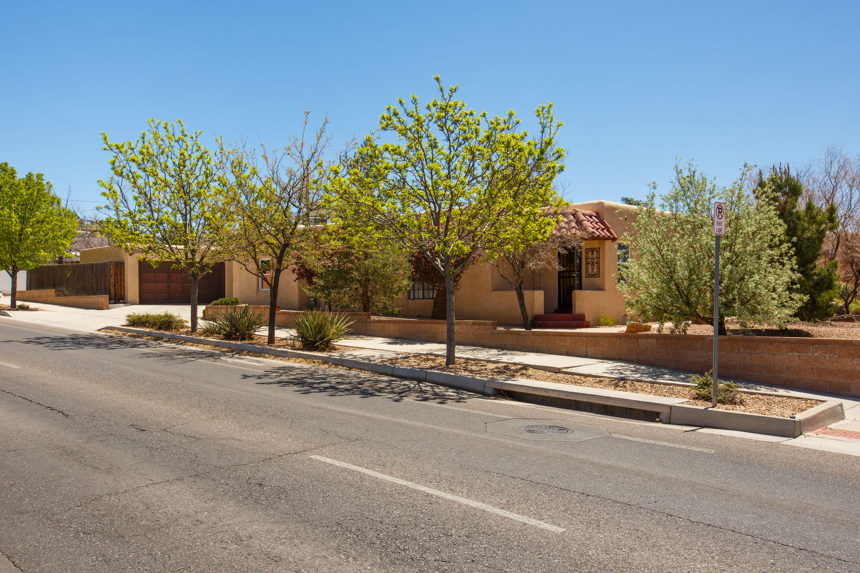 400 Amherst Drive SE, Albuquerque, New Mexico 87106, 2 Bedrooms Bedrooms, ,2 BathroomsBathrooms,Residential,For Sale,400 Amherst Drive SE,1061008