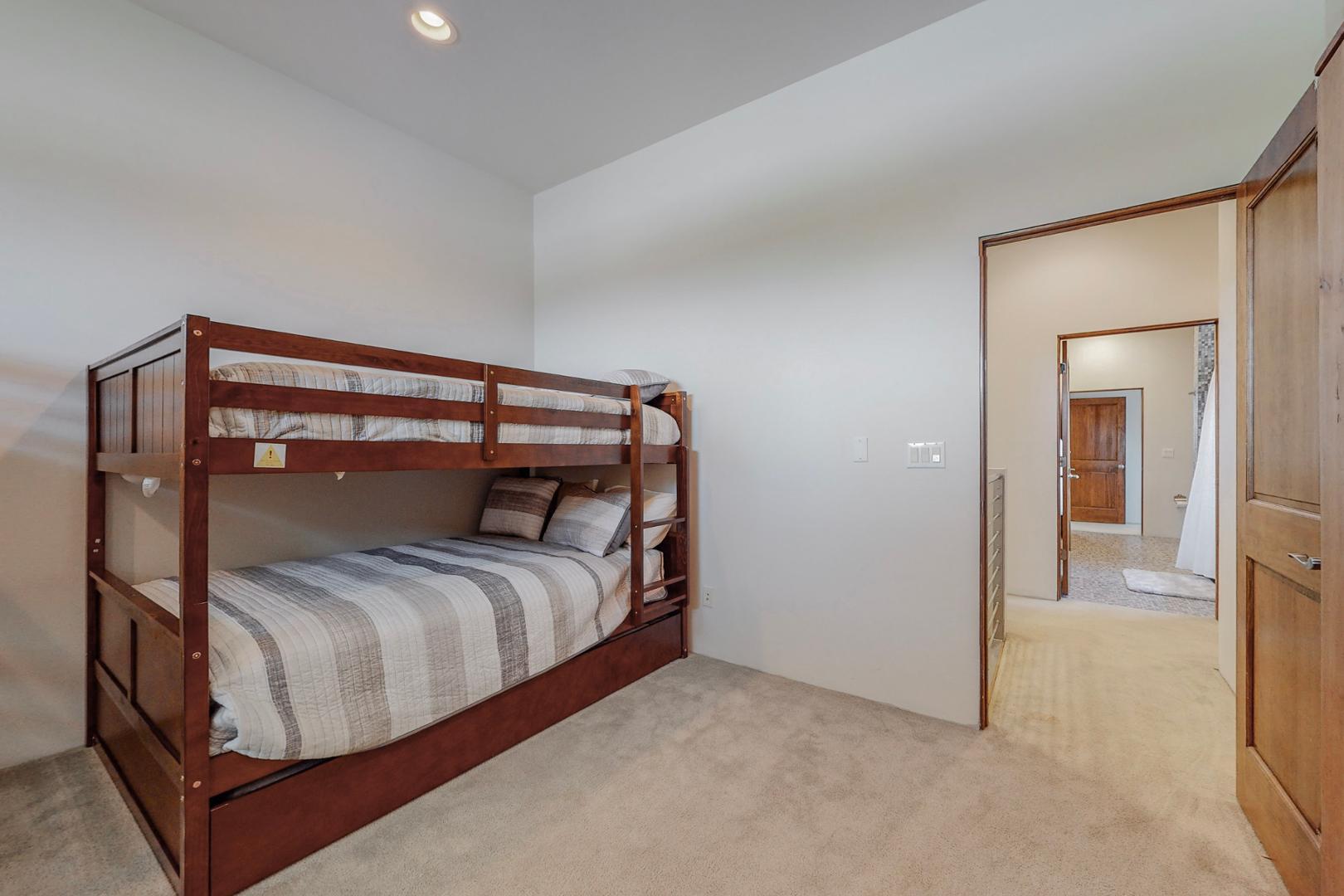 1507 San Patricio Avenue SW, Albuquerque, New Mexico 87104, 5 Bedrooms Bedrooms, ,3 BathroomsBathrooms,Residential Lease,For Rent,1507 San Patricio Avenue SW,1061012