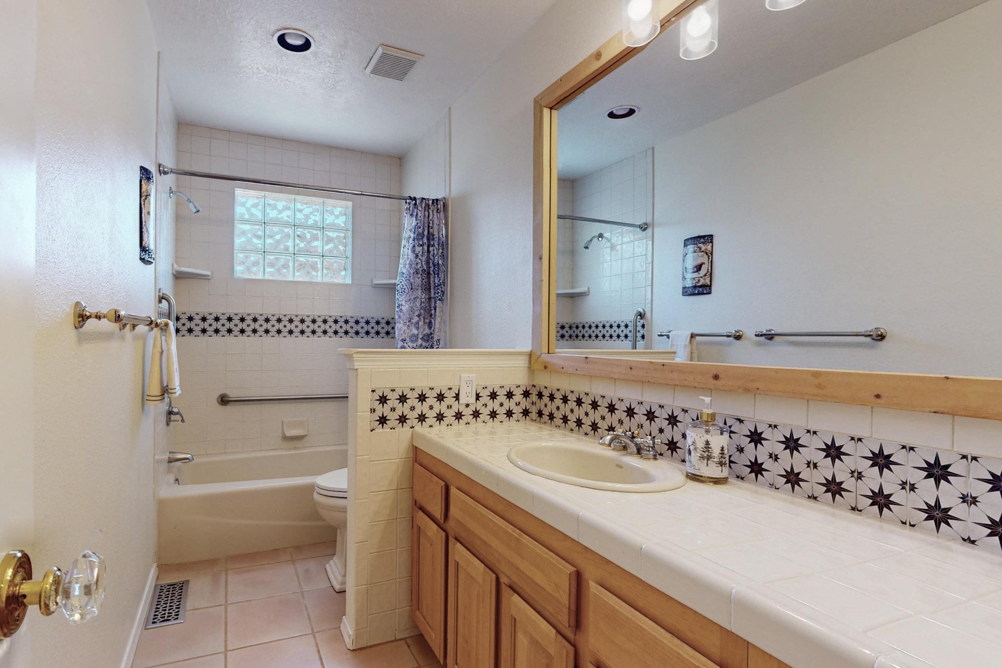 1333 Camino Cerrito SE, Albuquerque, New Mexico 87123, 4 Bedrooms Bedrooms, ,5 BathroomsBathrooms,Residential,For Sale,1333 Camino Cerrito SE,1061021