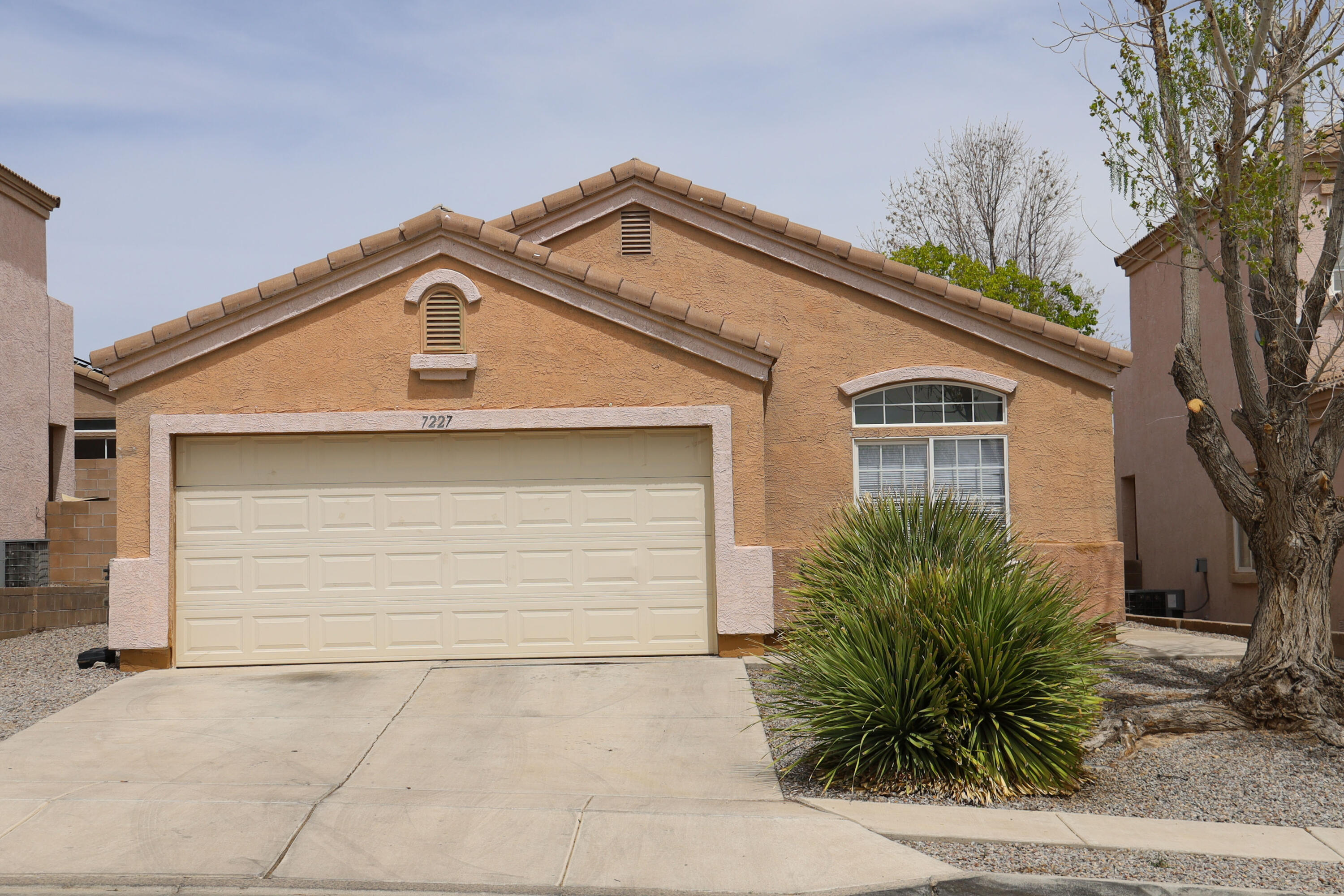 Beautiful home conveniently  located next to Paseo Del Norte! Built in the early 2000's, refrigerated cooling and all appliances included as-is. Beautiful neighborhood, and great location!
