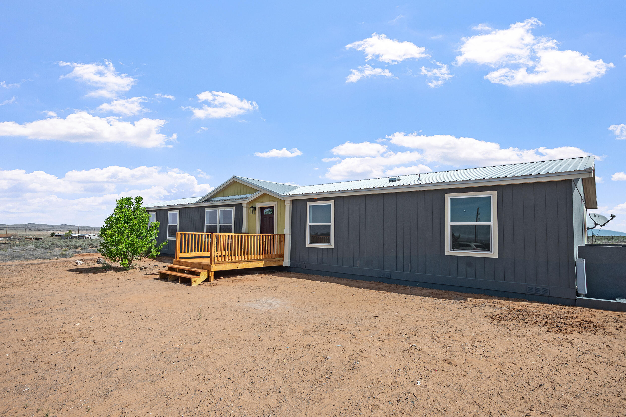 14 York Lane, Los Lunas, New Mexico 87031, 4 Bedrooms Bedrooms, ,3 BathroomsBathrooms,Residential,For Sale,14 York Lane,1061030