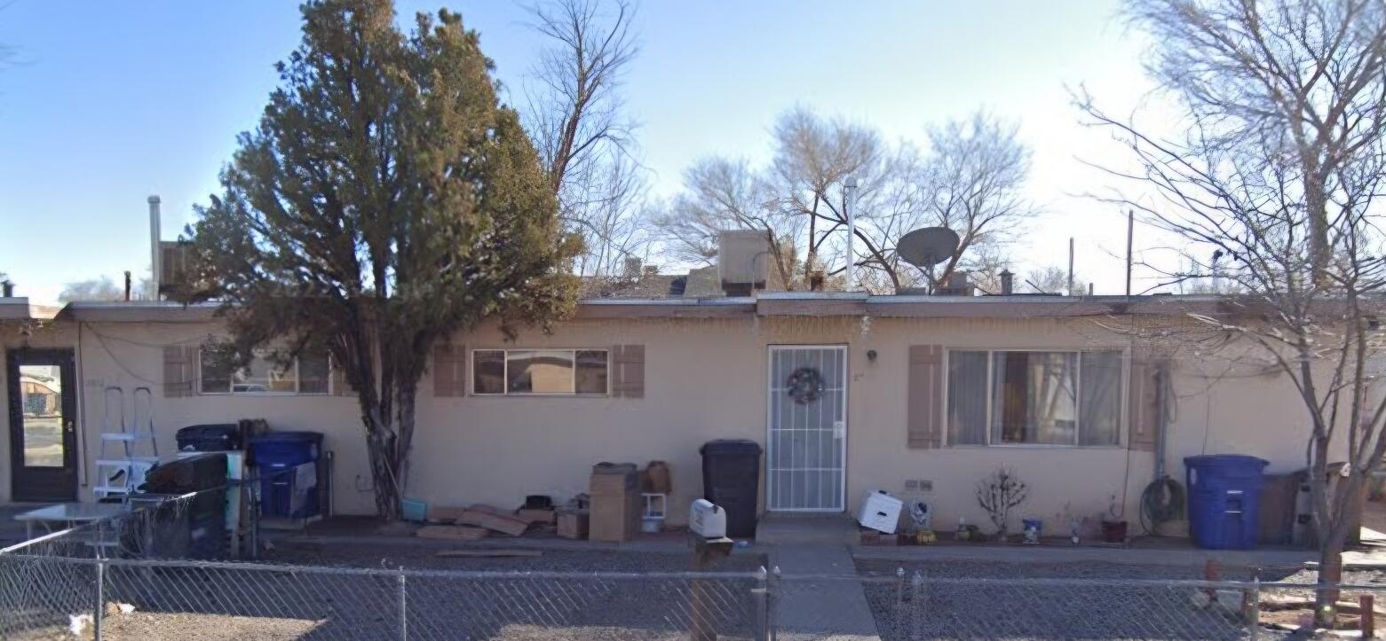Looking for Investment properties? don't miss out on this   2 Bed/1 bath Duplex. Corner Lot and Currently in a month to month contracts, which give the chance for  an owner occupied and rent, or simply consider the potential of increase of value and or rents.