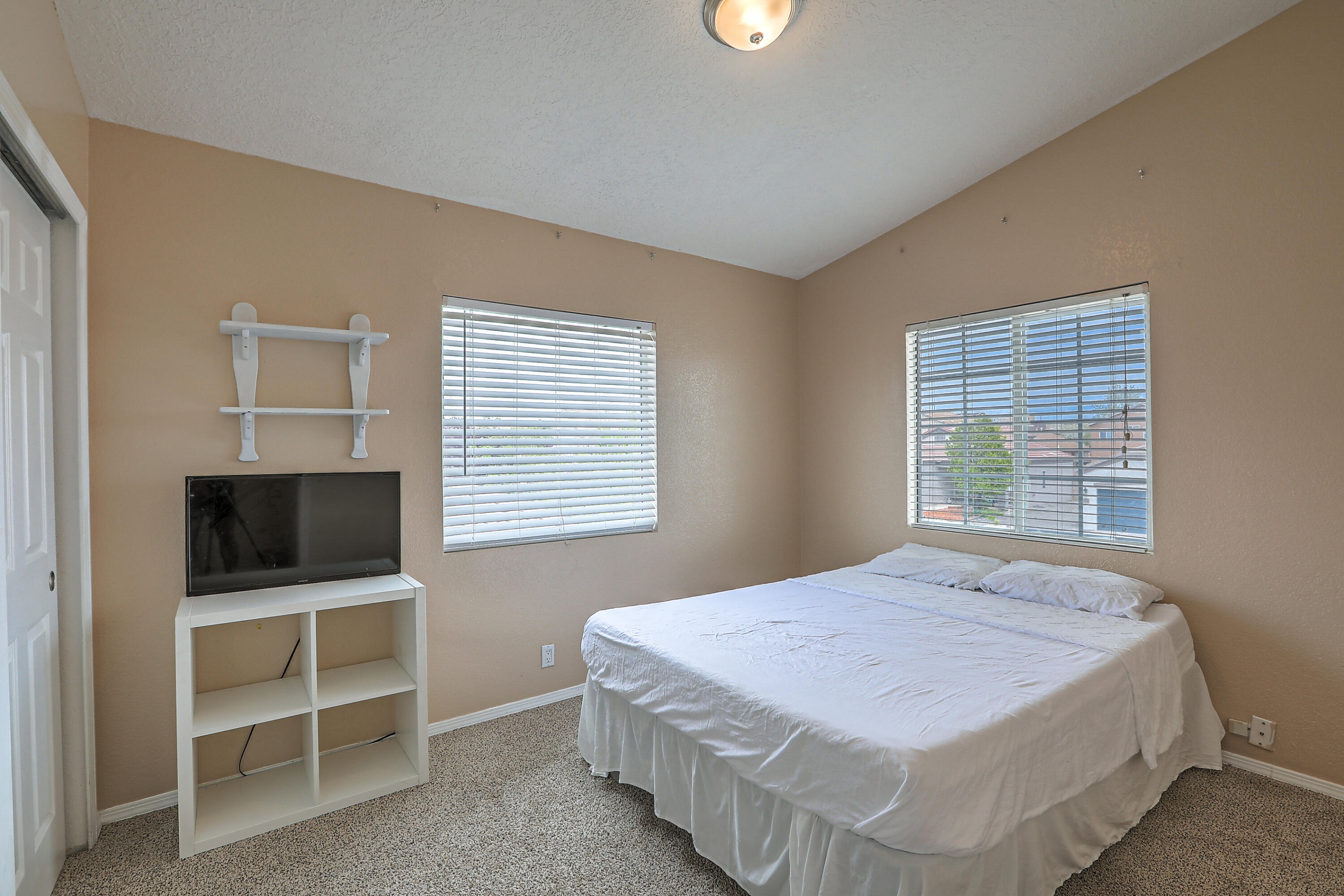 7144 Husky Drive NE, Rio Rancho, New Mexico 87144, 4 Bedrooms Bedrooms, ,3 BathroomsBathrooms,Residential,For Sale,7144 Husky Drive NE,1061097