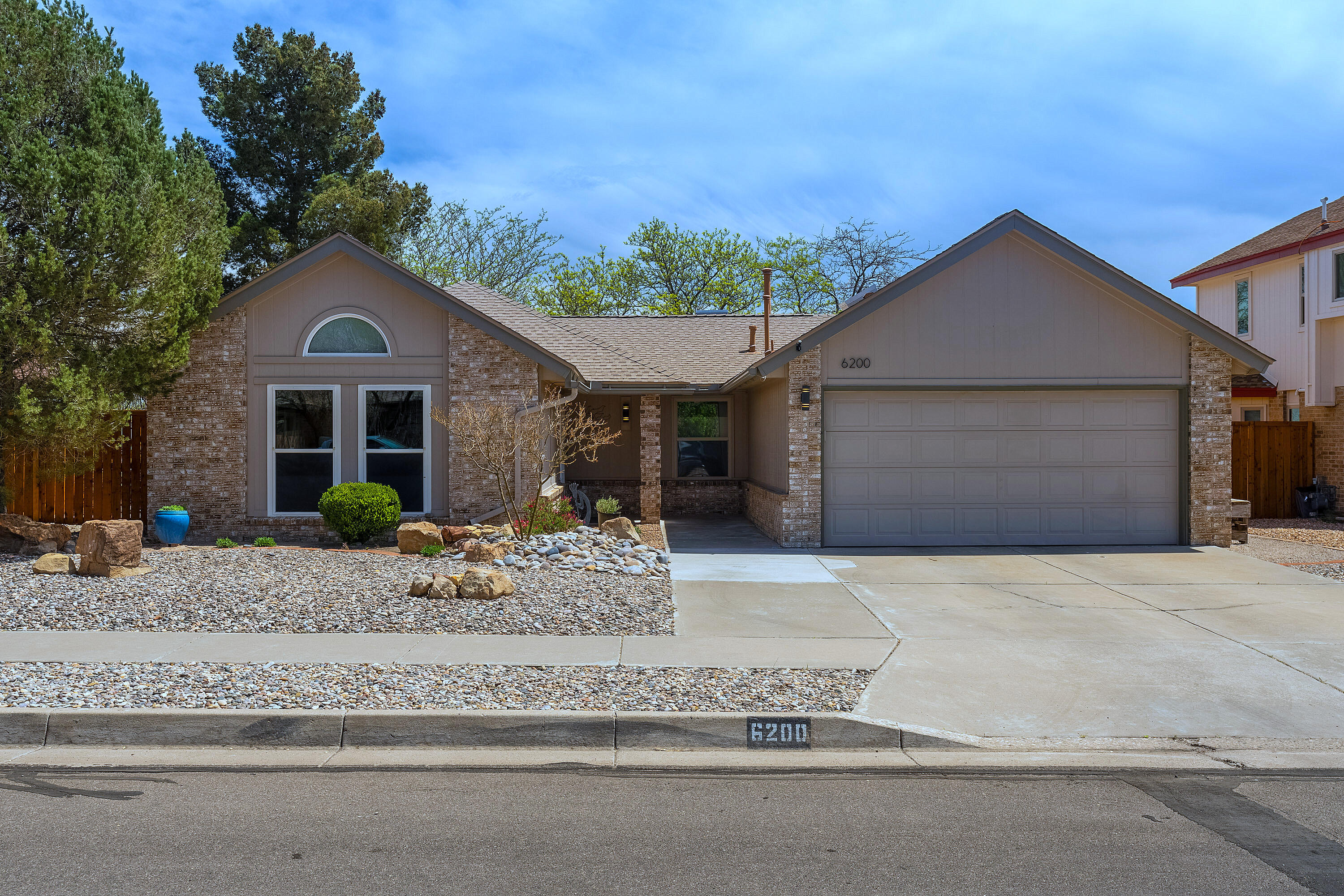 Breath taking panoramic views from a spacious single-story brick home nestled in the coveted Prairie Ridge Subdivision. Revel in the comforts of refrigerated air & a recently updated kitchen that exudes elegance & practicality. Featuring 3 bedrms, 2 baths, & a 2-car garage, complemented by a covered back porch for morning coffee & endless views. Enjoy the convenience of low-maintenance landscaping w synthetic lawn & a new fence. Notice the primary bath's custom cabinets, custom vanity mirrors in both baths & Low-E sky lights + custom light fixtures that illuminate raised ceilings. Perfectly situated just 5 min from shops, restaurants, walking trails, the river, parks, tennis, & pickleball. Witness for yourself--the pictures are appealing, and the home is even more exceptional!