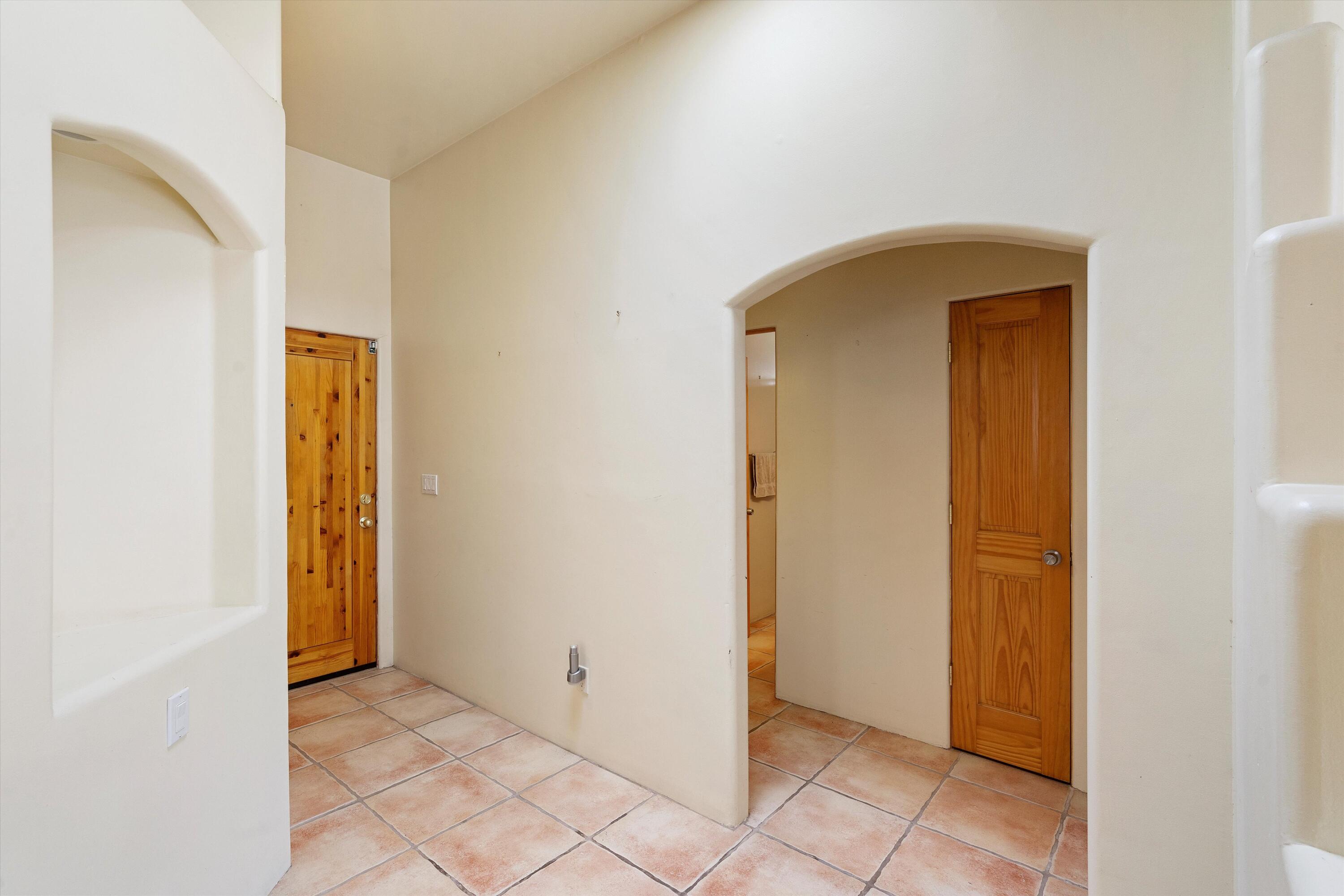 531 ViA Patria SW, Albuquerque, New Mexico 87121, 3 Bedrooms Bedrooms, ,2 BathroomsBathrooms,Residential,For Sale,531 ViA Patria SW,1061468