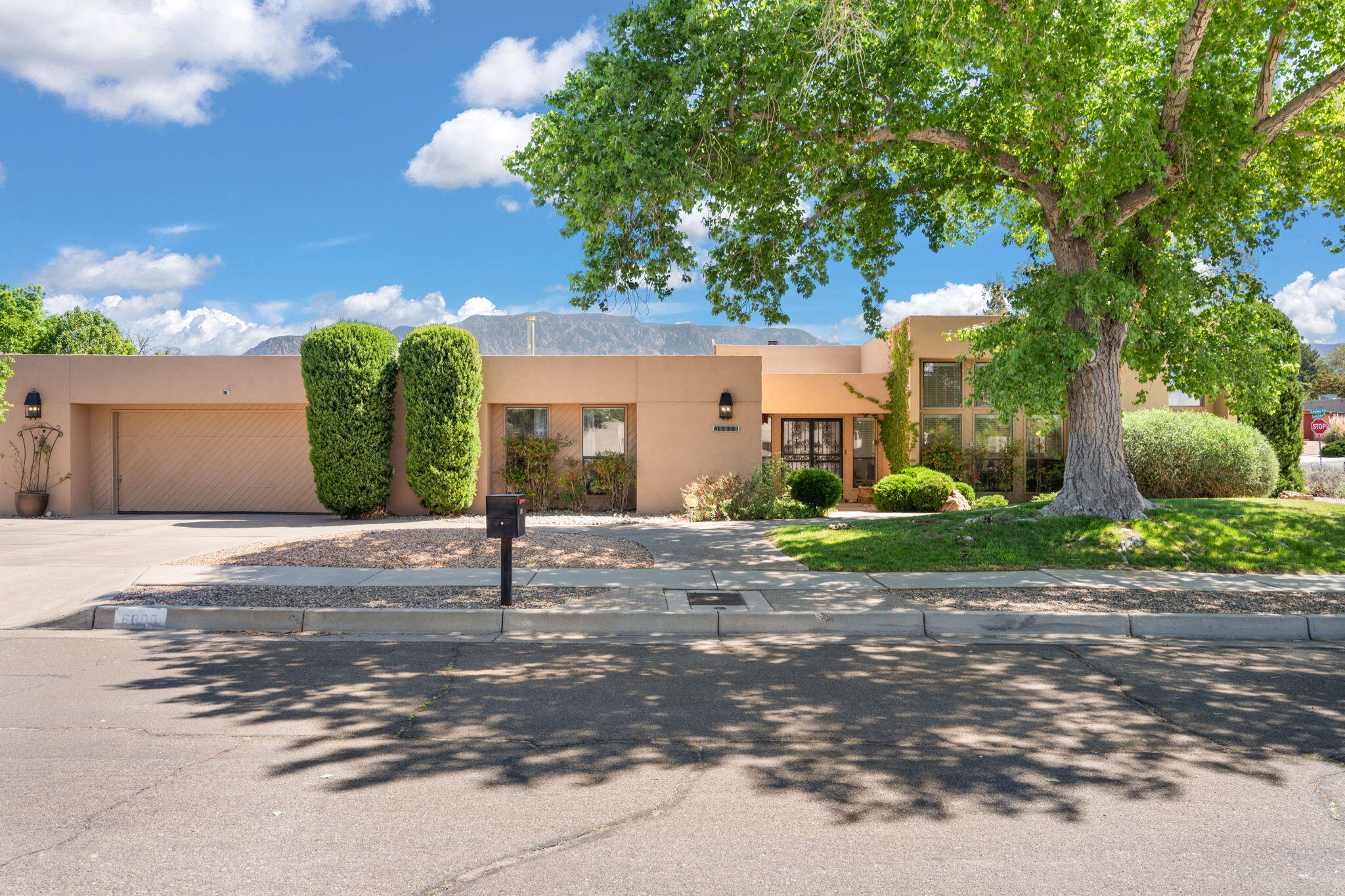 6000 Pueblo Verde NE, Albuquerque, New Mexico 87111, 4 Bedrooms Bedrooms, ,3 BathroomsBathrooms,Residential,For Sale,6000 Pueblo Verde NE,1061471