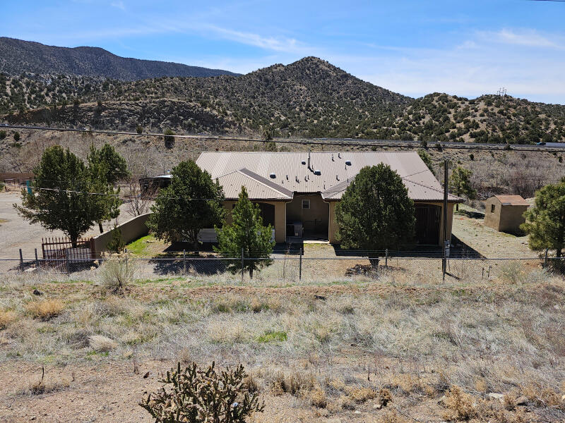 206 Highway 333, Albuquerque, New Mexico 87123, 3 Bedrooms Bedrooms, ,2 BathroomsBathrooms,Residential,For Sale,206 Highway 333,1061508
