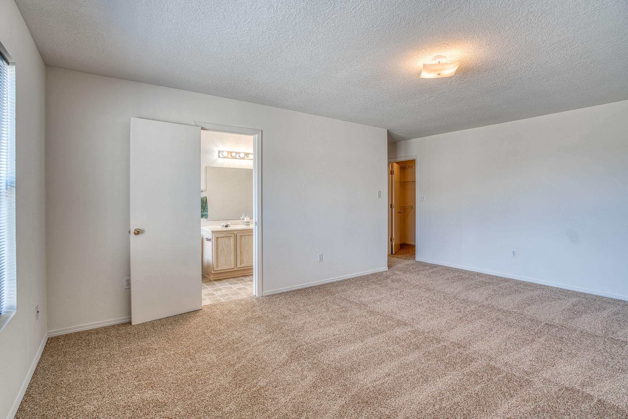 11015 Red Robin Road SW, Albuquerque, New Mexico 87121, 4 Bedrooms Bedrooms, ,2 BathroomsBathrooms,Residential,For Sale,11015 Red Robin Road SW,1061565