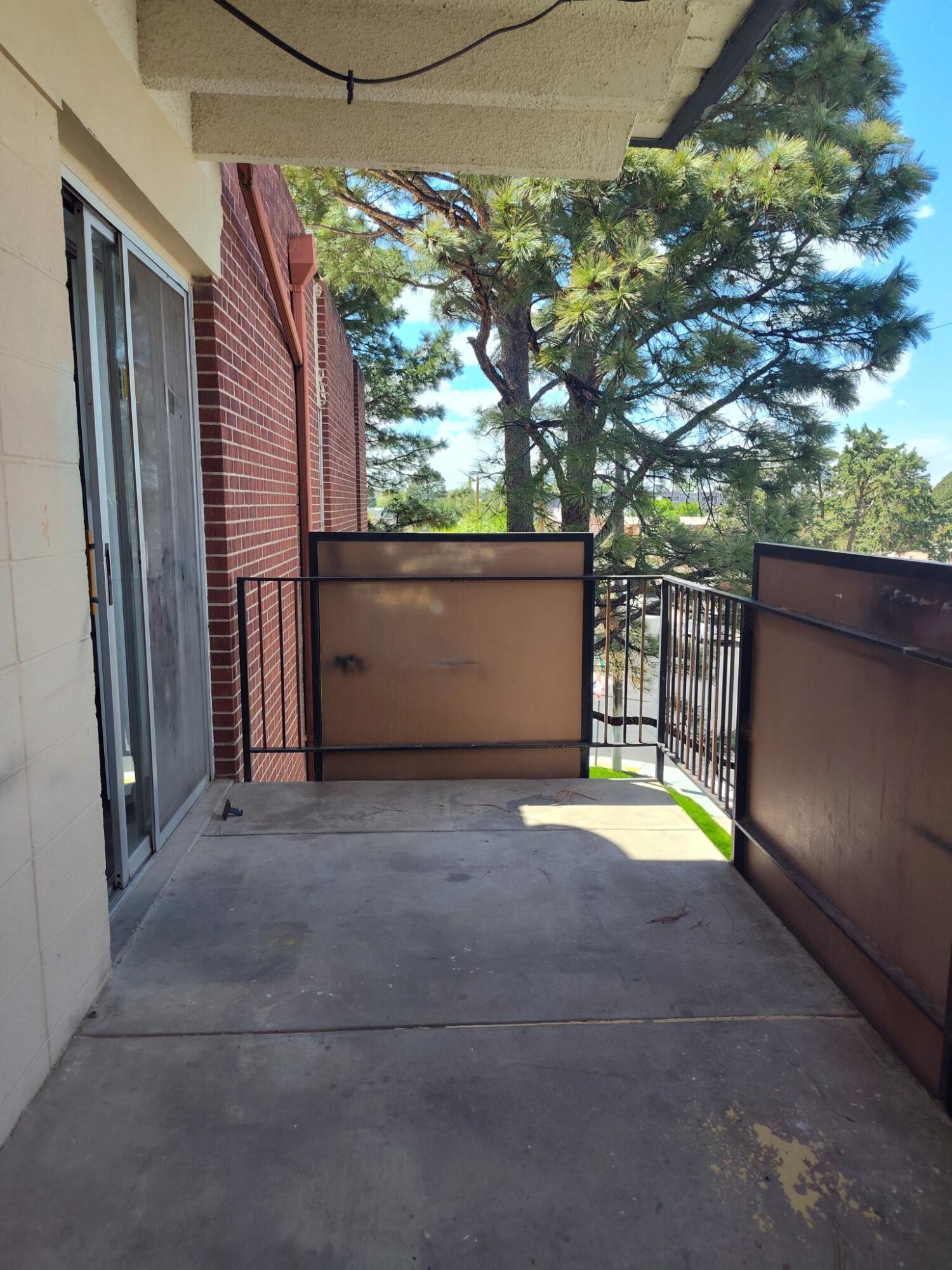 1 bed, 1 bath condo, plank flooring throughout,  balcony, close to hospitals and shopping! Very affordable!