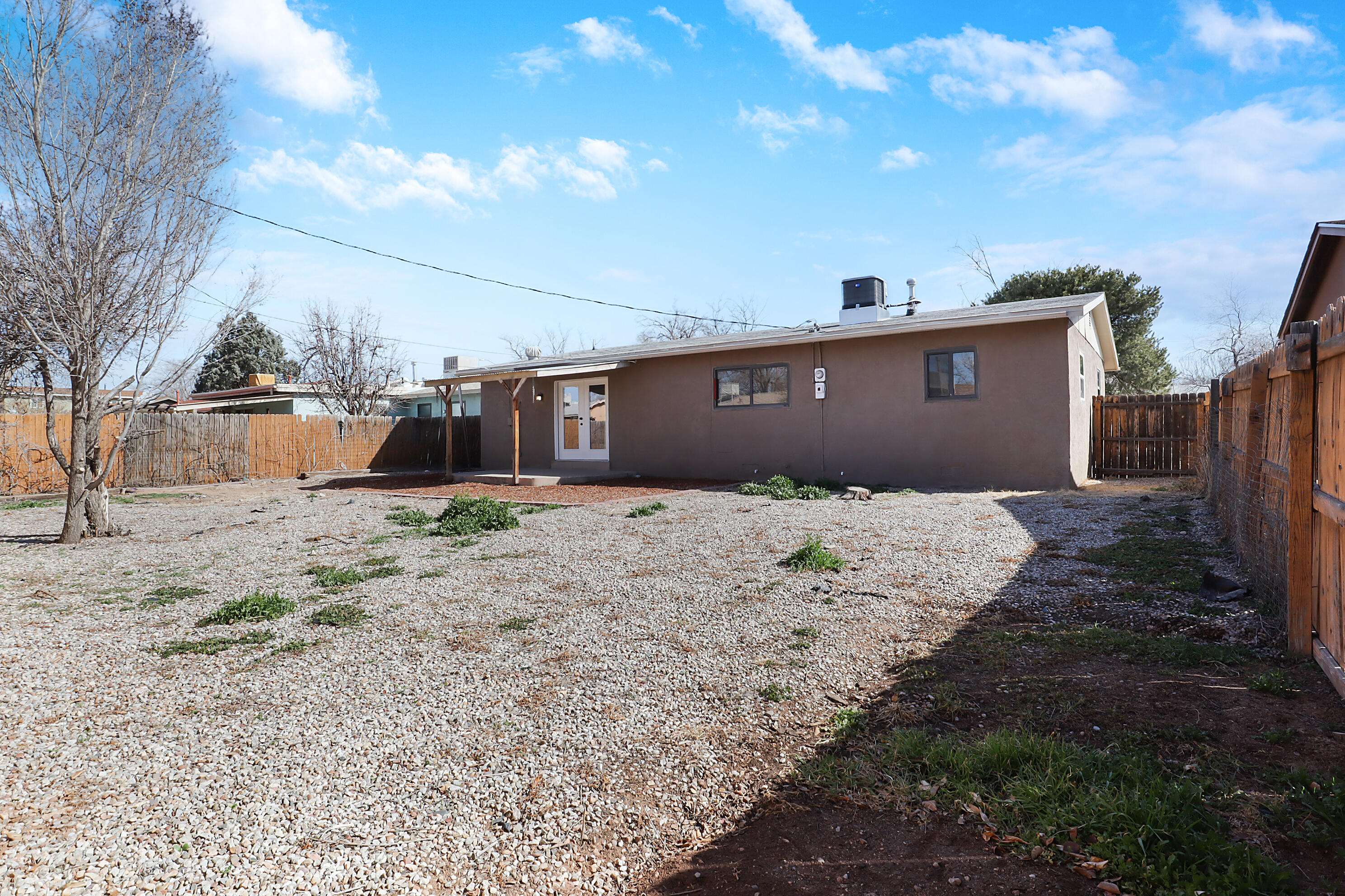 Welcome to this beautiful remodeled on the North Valley community. This nice house Offers 3 Bed/1.5 Bath with a back yard. New Stainless-Steel appliances. Come and take a look at this home today. READY TO MOVE IN!!!
