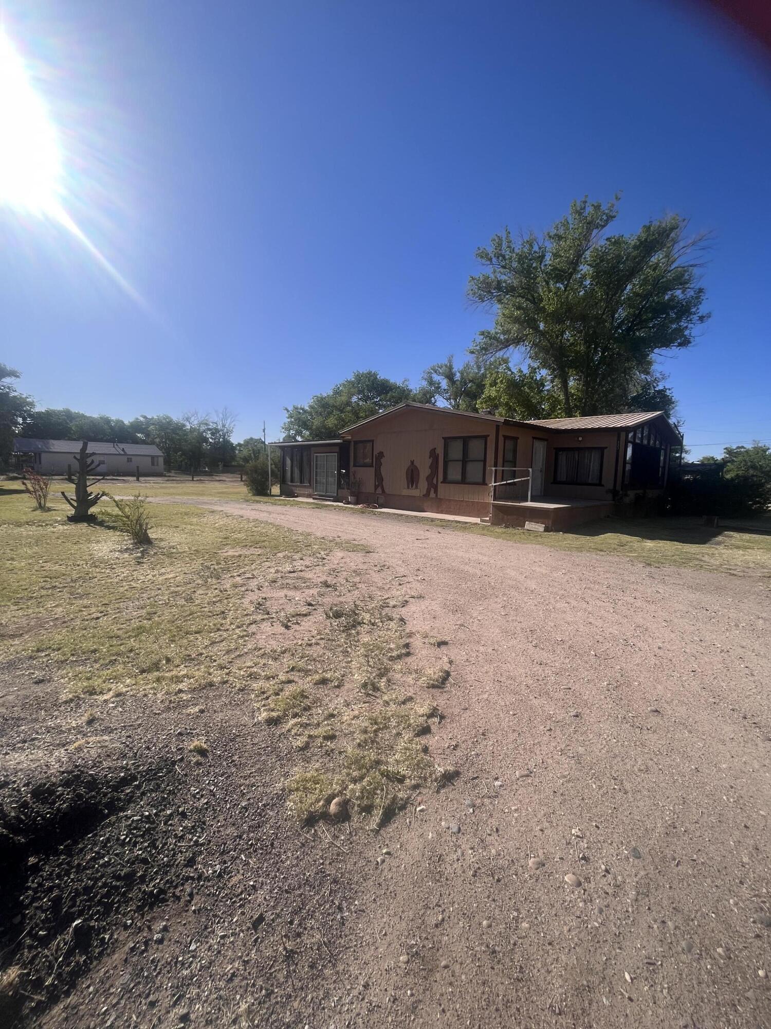 Beautiful well maintained triple wide located in the heart of Los Lunas NM, City Living with a feel of country living. schedule your showing today don't miss your opportunity to own this amazing home and piece of land that is still conveniently located 25 minutes to albuquerque easy daily commute.