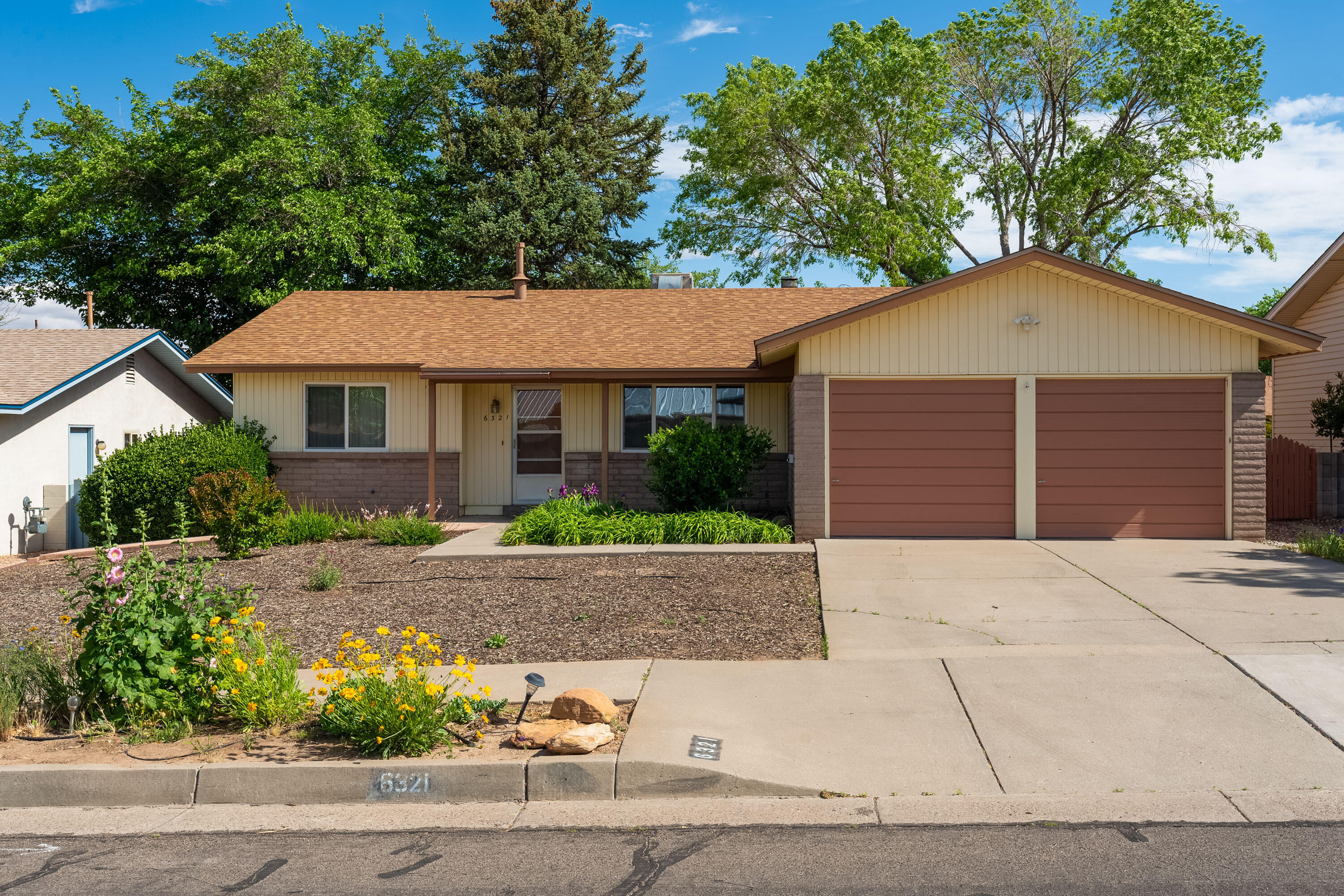 Ideal location, near restaurants and shopping, Only minutes to I-25. This 3 bedroom, two bath is ready for new owners to make it their own. 1463 sqft, one level, and nicely kept.. price reflects updates to be needed. The home is situated on a nice size lot, with a good sized backyard. Don't miss this opportunity!