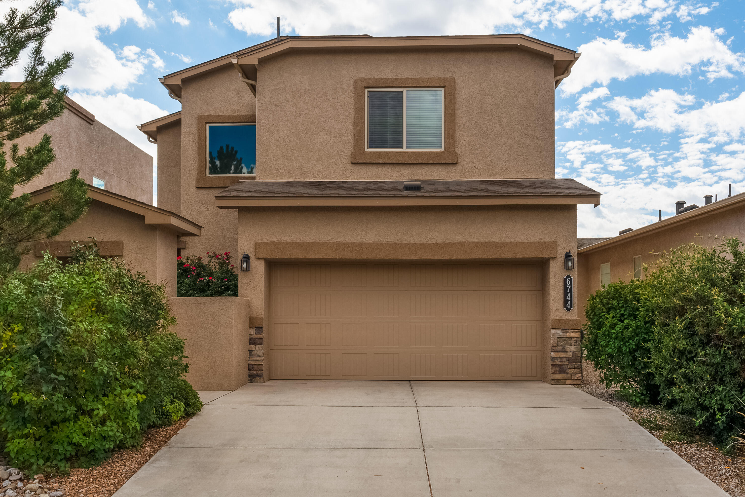 Beautiful 2 story home located in The Trails neighborhood. Easy access to Paseo Del Norte for any commute. All bedrooms are located upstairs, along with a nice loft, and laundry room!Stunning rose bushes surround the entryway, come check it out!