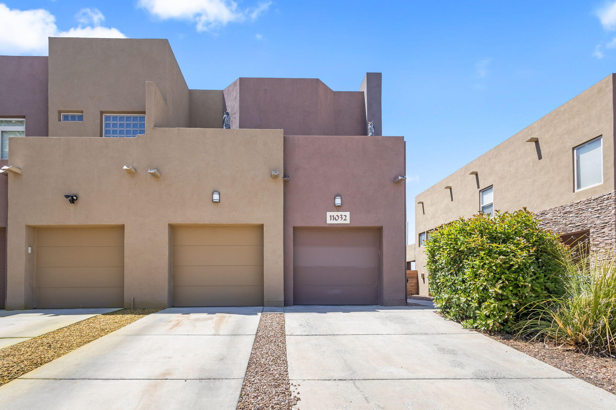 Attn VA buyers - Assumable 2.75% interest rate!Welcome to this beautiful townhouse minutes away from Kirtland AFB & Sandia National Labs! This stunning home features 4 bedrooms, 2.5 baths & an open loft that includes a walk out deck. New AC! Low-E top quality windows keep this home efficient & quiet. 2 car garage, separate laundry room with gas/electric W/D hookups, near end of Cul-De-Sac with amazing views of the Sandia & Manzano Mountains. This home has it all, schedule your showing today!