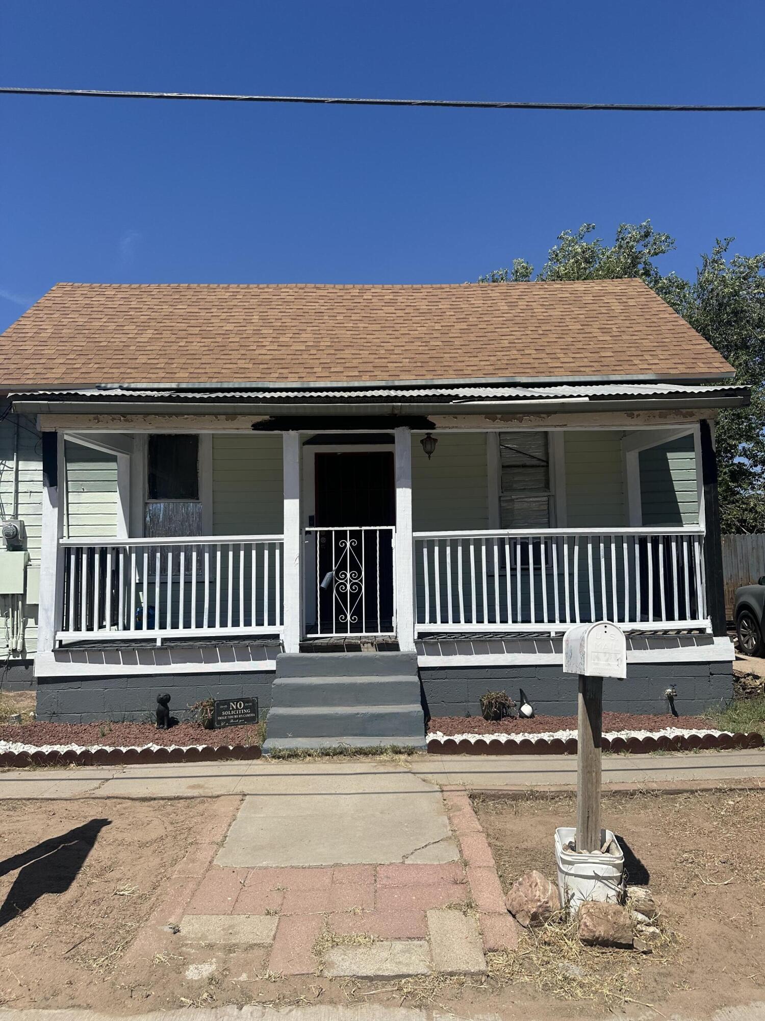 Fixer upper, 2 bedrooms, 1 bath home, Large porch, backyard access, 100 amp electrical panel, roof replaced 2016, stainless steel appliances. large family room, washer and dryer included Gas heater newer, attic/flex room upstairs. 2 driveways, this home has so much potential and charm. You don't want to miss this one.Try financing with a Rehab loan today.