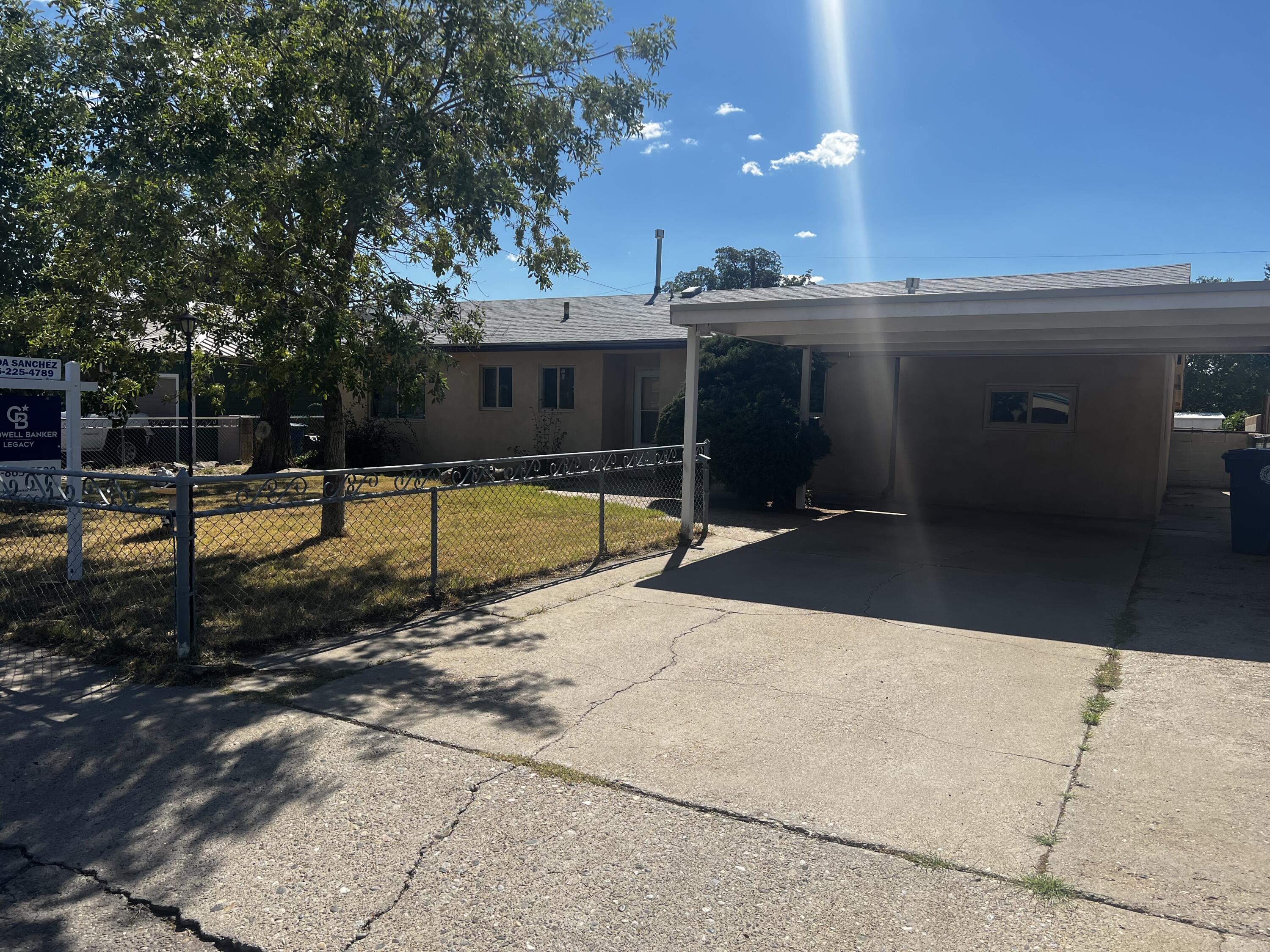 Previously remodeled with new stucco, refrigerated air, glass -rite windows, granite counter tops and kitchen and bath cabinets. Has another room great for an office or workout. Close to shopping, entertainment, restaurants and the freeway. Minutes away from Coronado and Winrock malls.