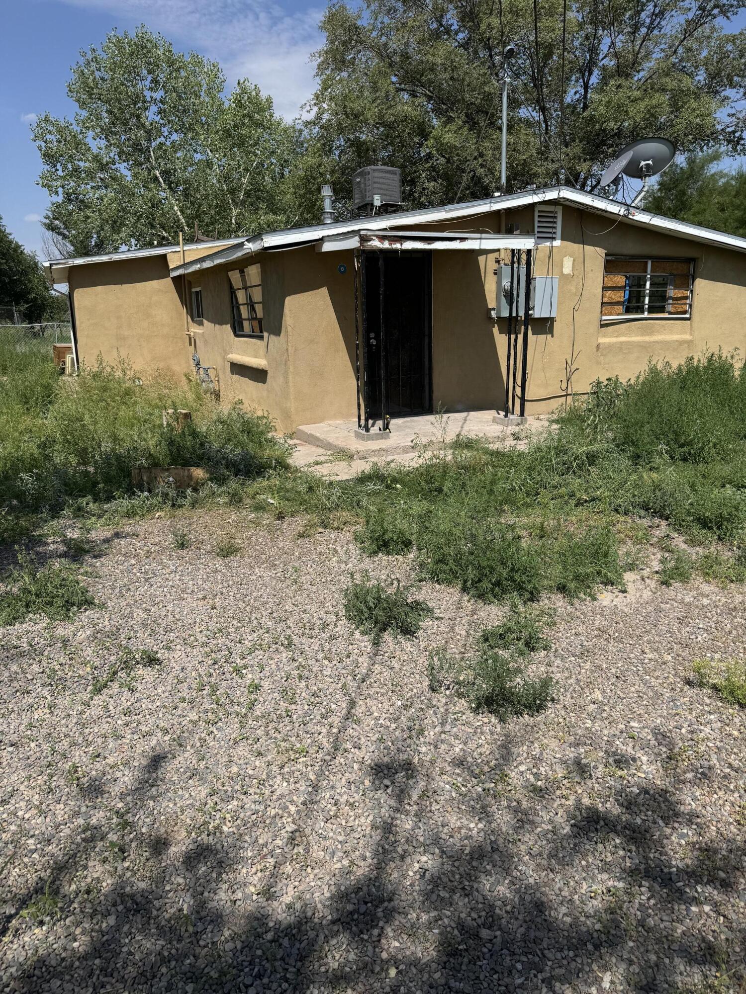 Two bedroom, .75 Bath home situated on .25 acres of land. Investment opportunity or handyman special. Great location. Come see today!  Motivated Seller