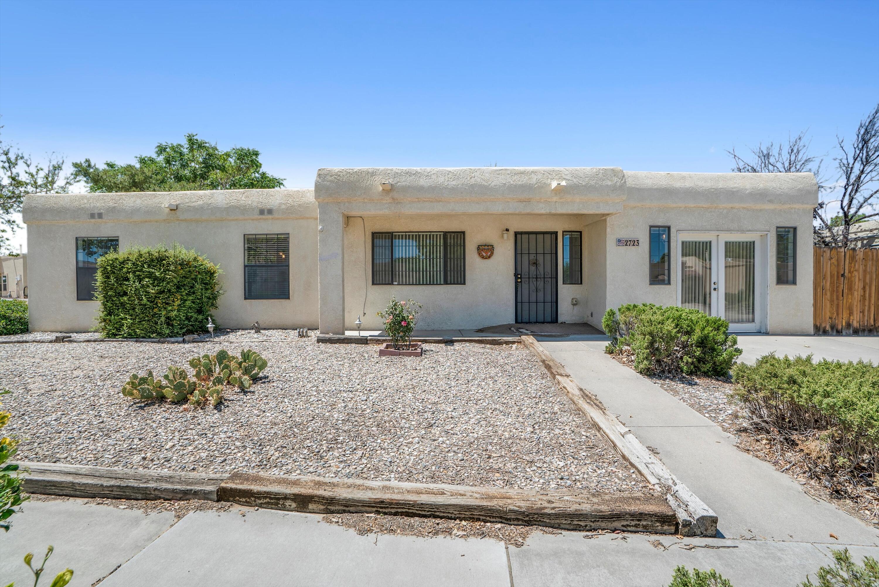 NEW CARPET last week.  Huge corner lot.  Within walking distance to Ladera Golf Course.  Huge dog park across the street.  Updated kitchen, great layout.  This one truly is a must see!